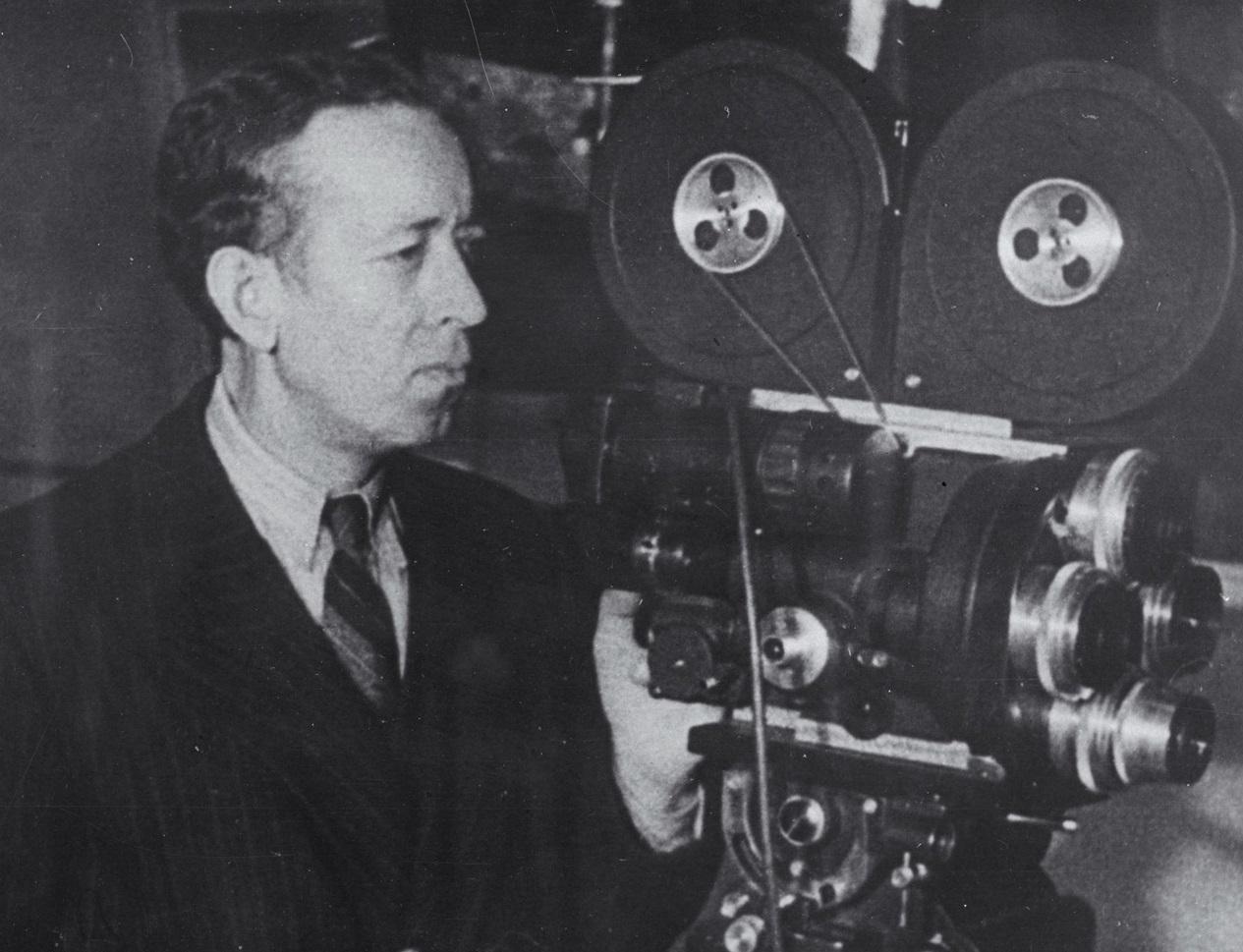 Konstantin Märska Tallinna Kinostuudios filmikaamera juures - Filmiarhiivi kogu
