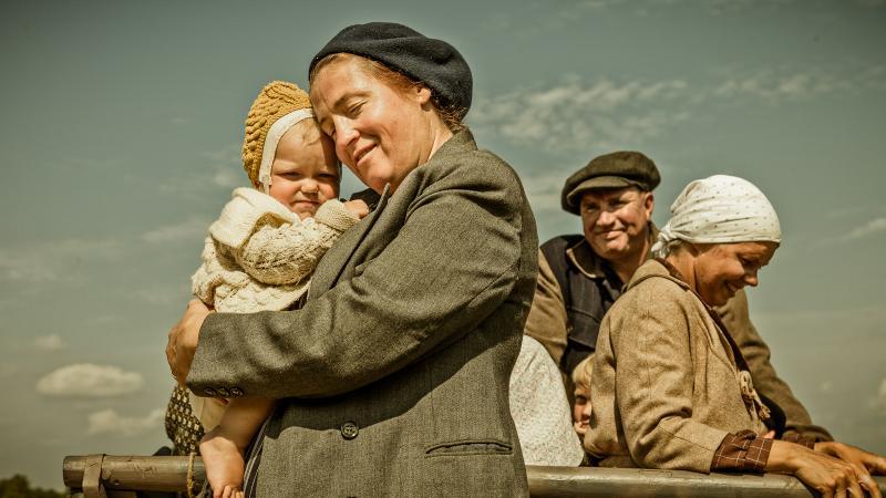 Anne Reemann mängufilmis 1944 - Foto Andres Teiss - Taska Film, Matila Röhr Productions