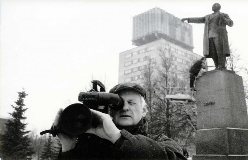 Andres Sööt filmivõtetel Narvas 21. detsembril 1993. aastal - Foto Peeter Ülevain
