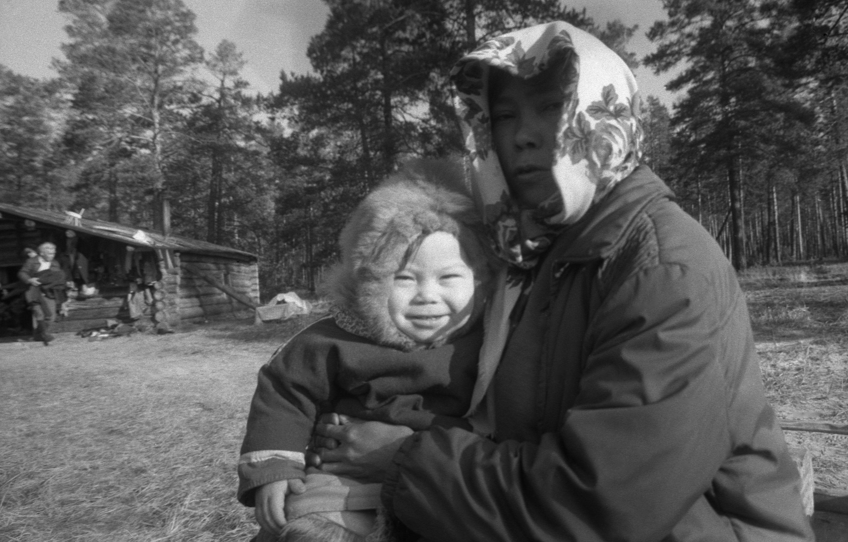Handi naised ja lapsed tare juures (1988)