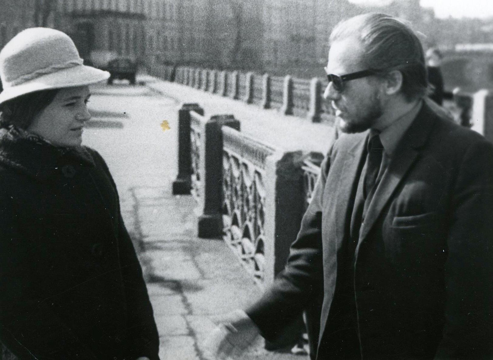 Antarktika-ekspeditsiooni liikmete Andres Söödi ja Mati Kase vastuvõtmine Leningradi sadamas. Marje Kask ja Peeter Tooming Leningadis 1969. aastal - Foto Enn Säde - Peeter Toominga kogu