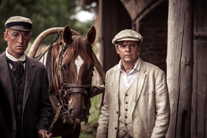 Märt Avandi ja Ott Sepp mängufilmis Johannes Pääsukese tõeline elu (2019) - Foto Heikki Leis - Kopli Kinokompanii