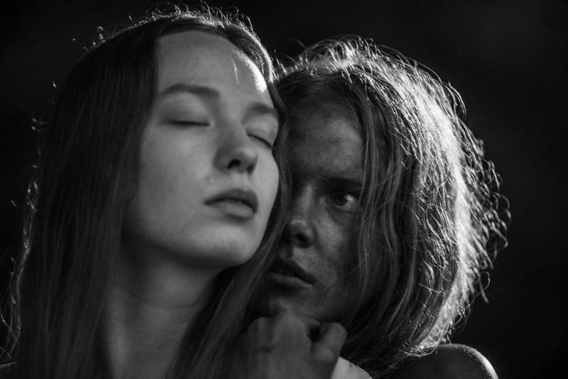 Jette Loona Hermanis ja Rea Lest mängufilmis November (2017) - Foto Gabriela Liivamägi - Homeless Bob Production