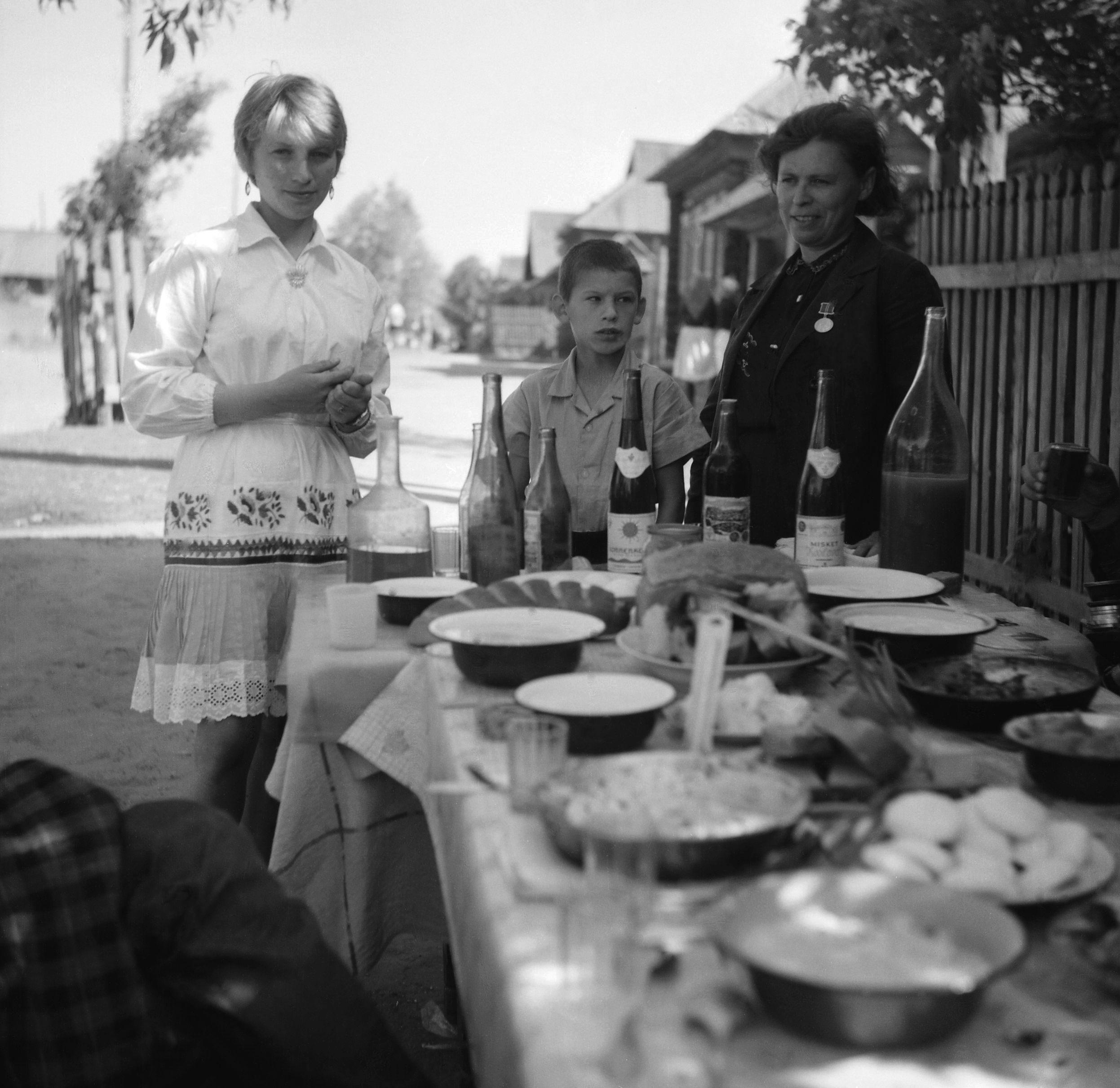 Filmivõtetel Mari külas – Foto Tõnu Seilenthal