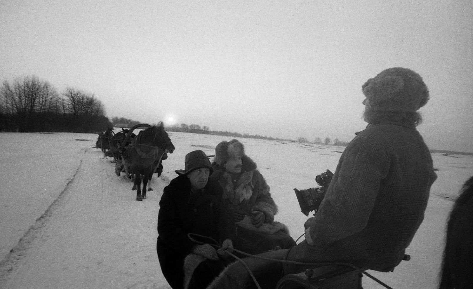 Filmi “Õpetaja” võttted 1979.aastal. Hobuste killavoorid jääl ja lumel. Villem Otsmann, Ago Roo ja režissöör Mark Soosaar. 