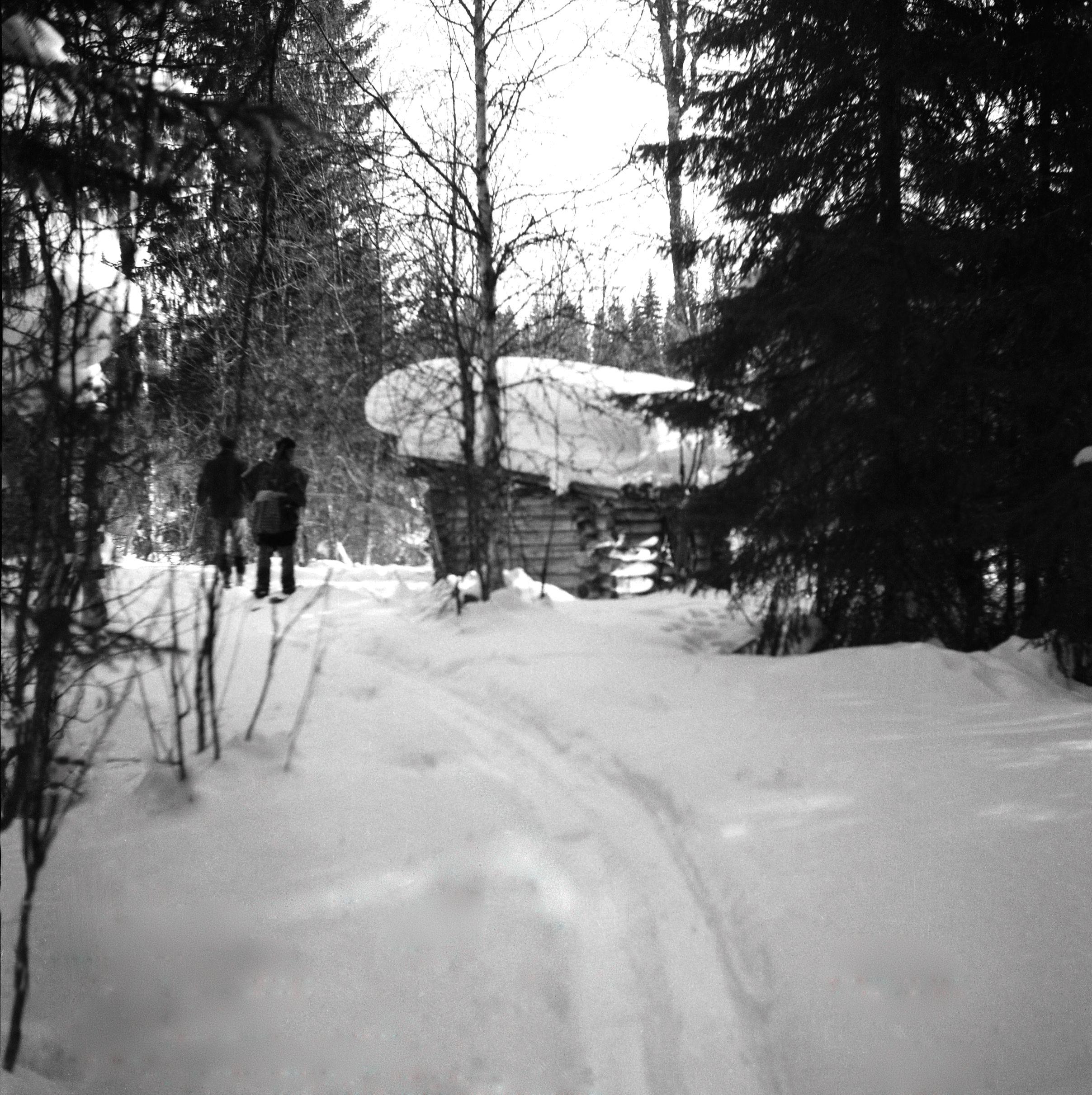 Filmivõtetel Komis - Foto Tõnu Seilenthal