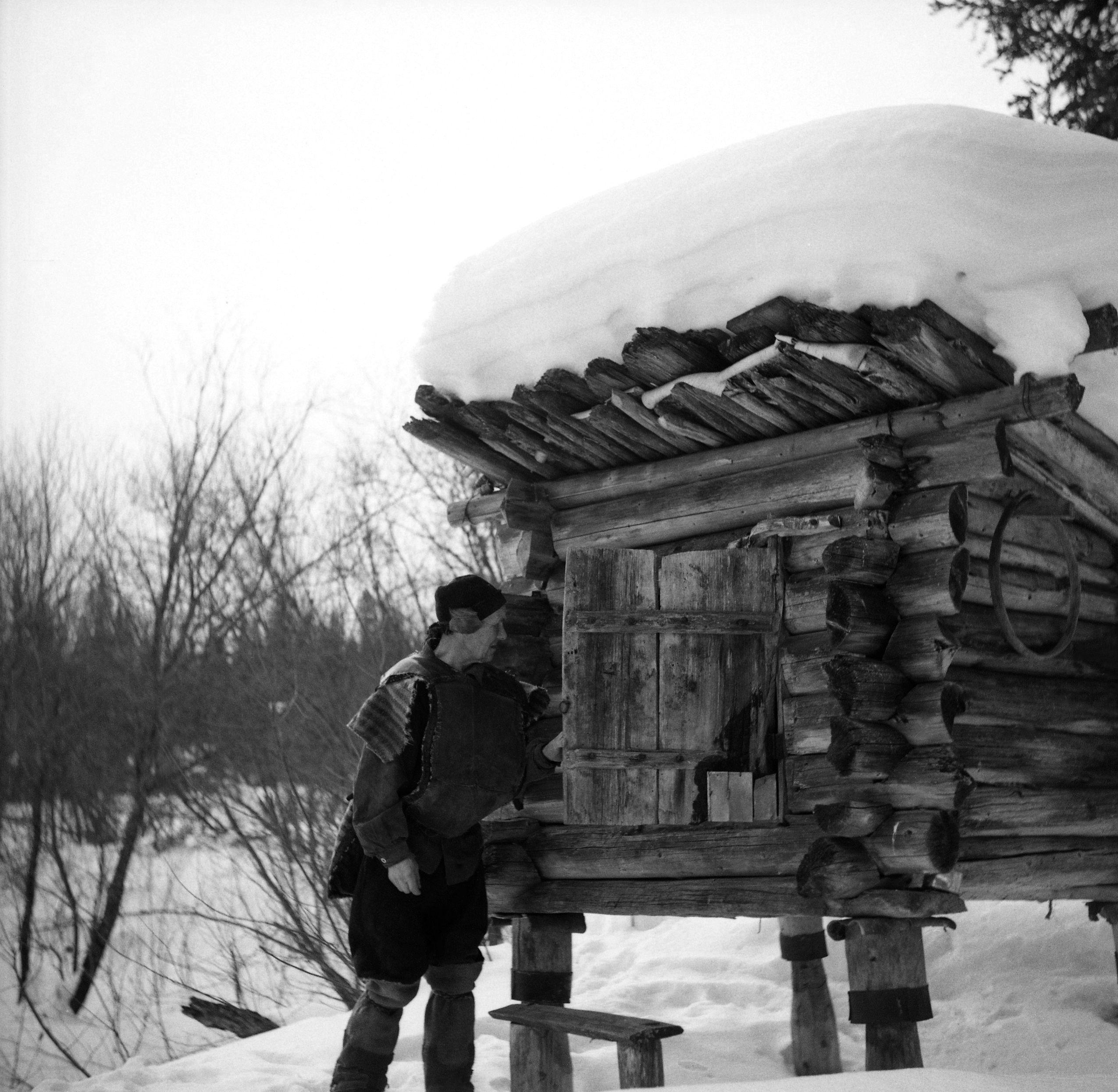 Filmivõtetel Komis - Foto Tõnu Seilenthal