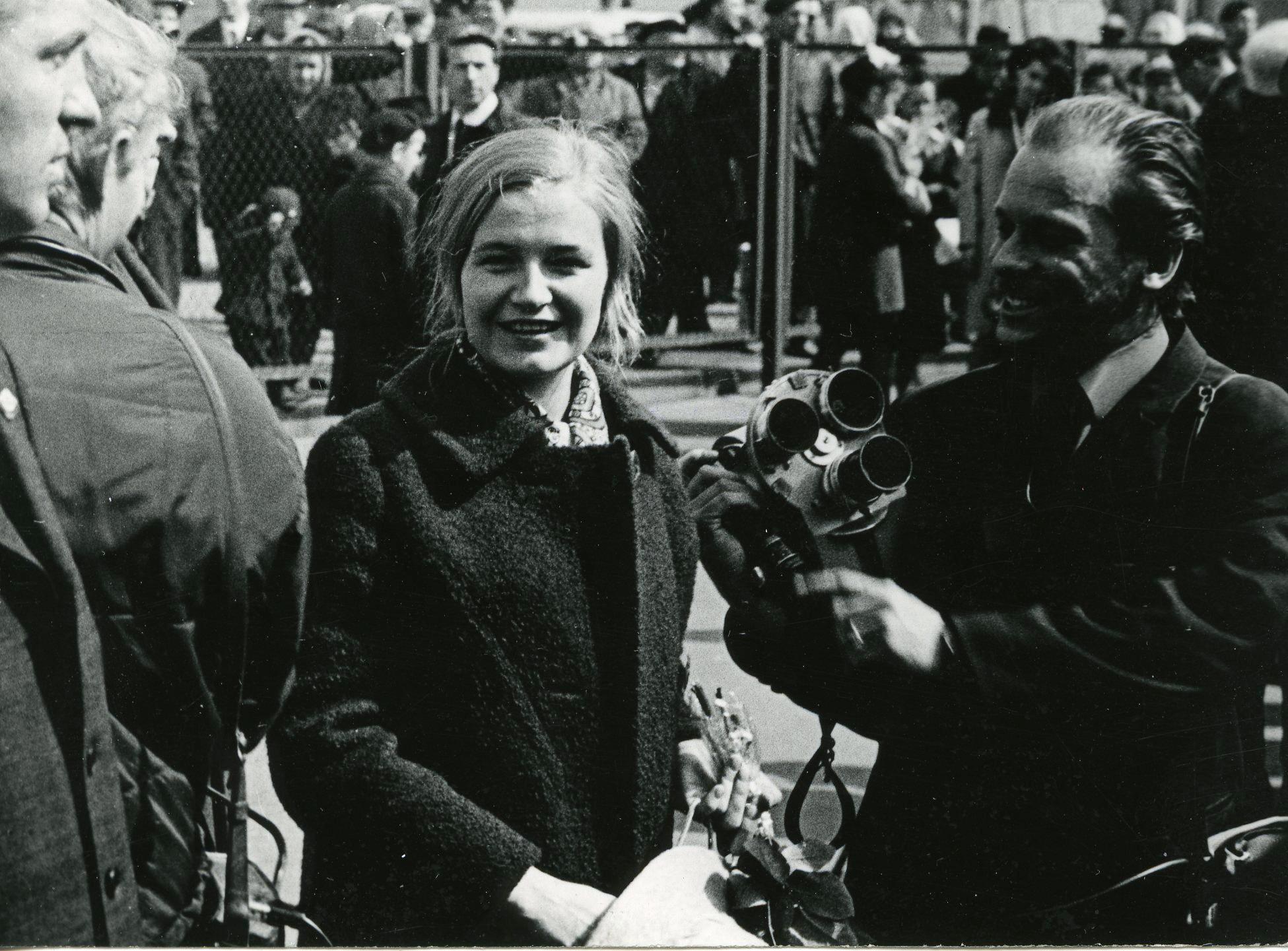 Antarktika-ekspeditsiooni liikmete Andres Söödi ja Mati Kase vastuvõtmine Leningradi sadamas. Marje Kask ja Peeter Tooming Leningradis 1969. aastal - Foto Enn Säde - Peeter Toominga kogu