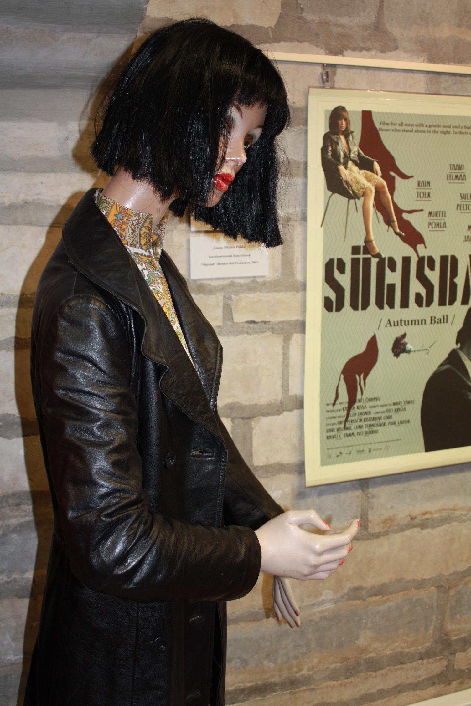 Jaana kostüüm filmist „Sügisball“ (2007) -Kostüümikunstnik Helen Ehandi