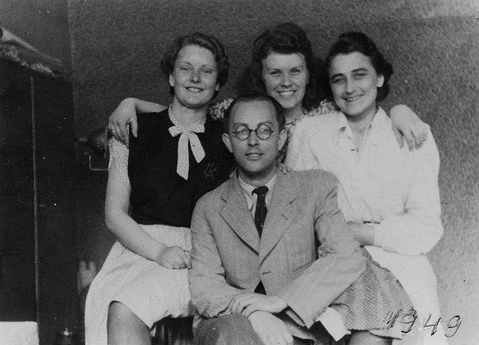Leili Karpa, Ludmilla Rosenal, Veera Parvel ja Elbert Tuganov (1949)