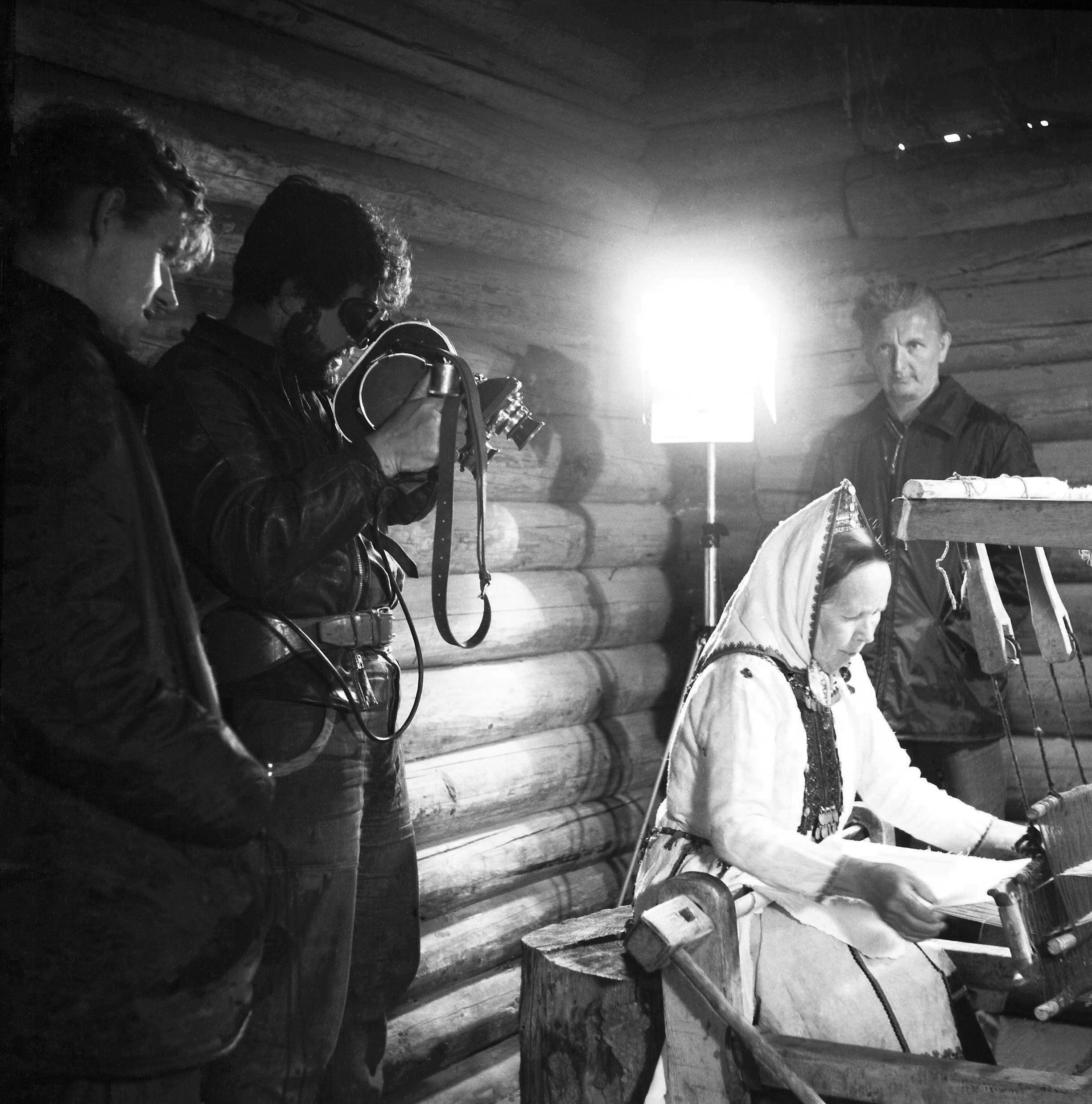 Filmivõtetel Mari külas – Foto Tõnu Seilenthal