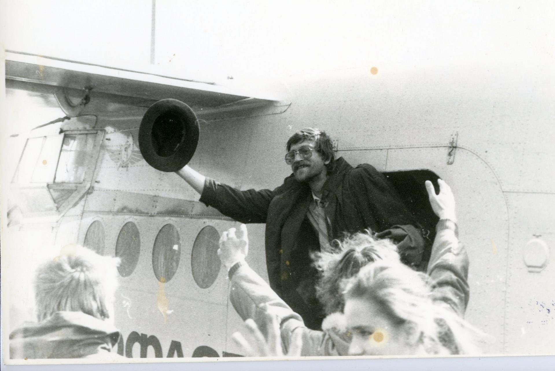 Helioperaator Mati Schönberg saabub Ruhnu saarele - Foto Kadi Talpsepp