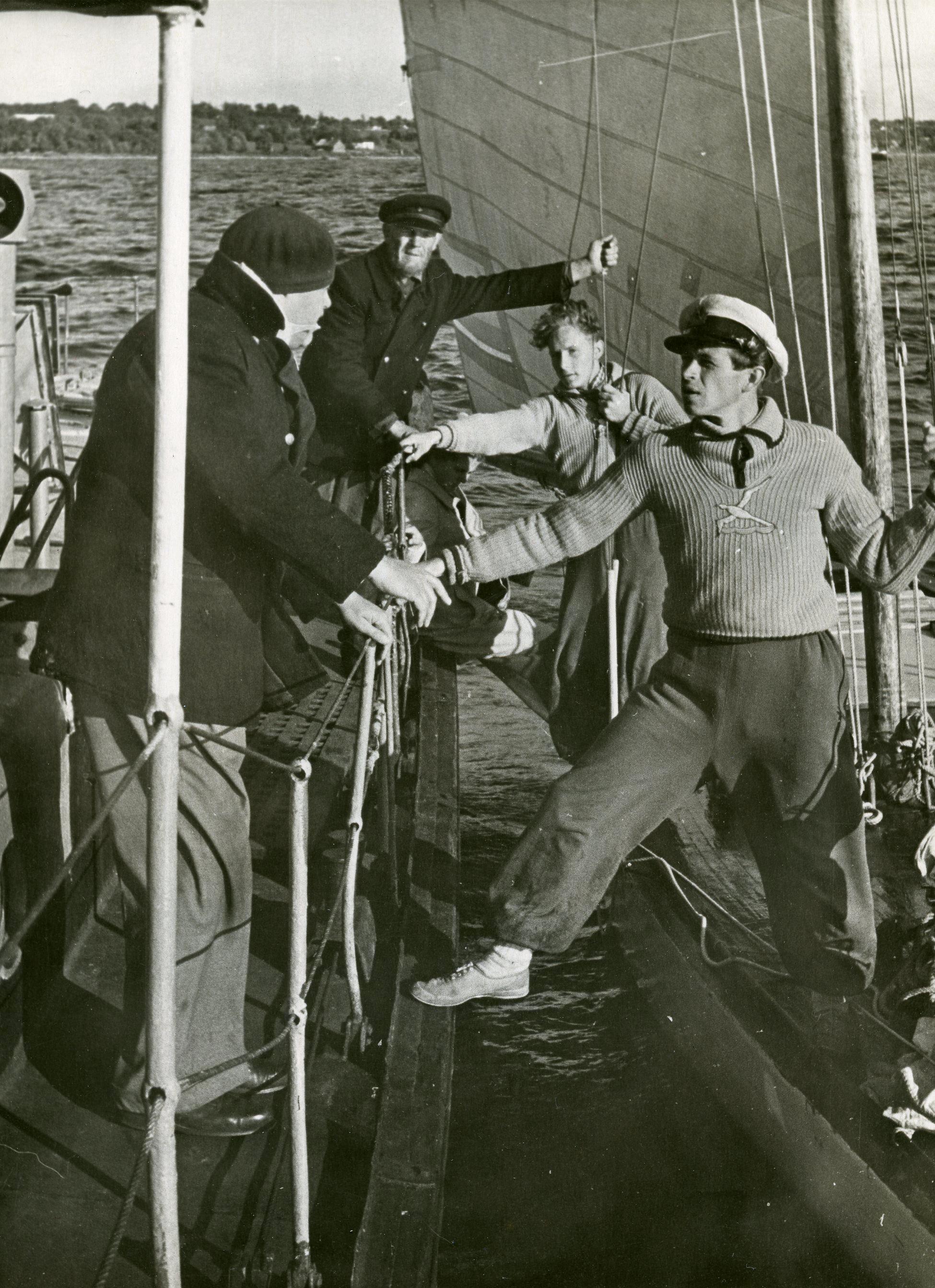 Filmivõtetel Tallinna lahel (september 1955) - režissöör Mihhail Jegorov ja II režissöör Kaljo Kiisk - 
 Foto Armin Alla
