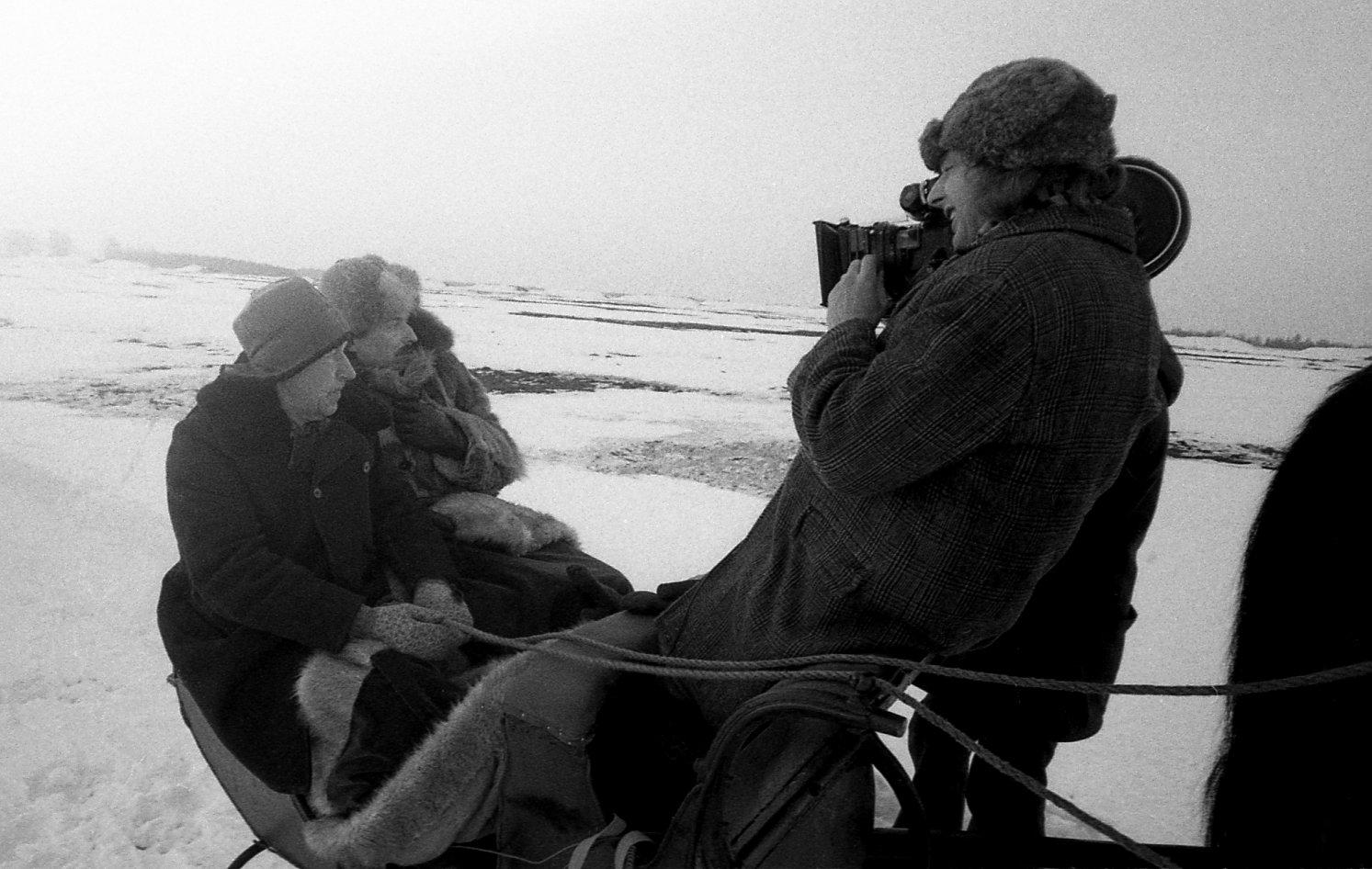 Filmi “Õpetaja” võtted 1979.aastal. Hobuste killavoorid jääl ja lumel. Villem Otsmann, Ago Roo ja režissöör Mark Soosaar. 