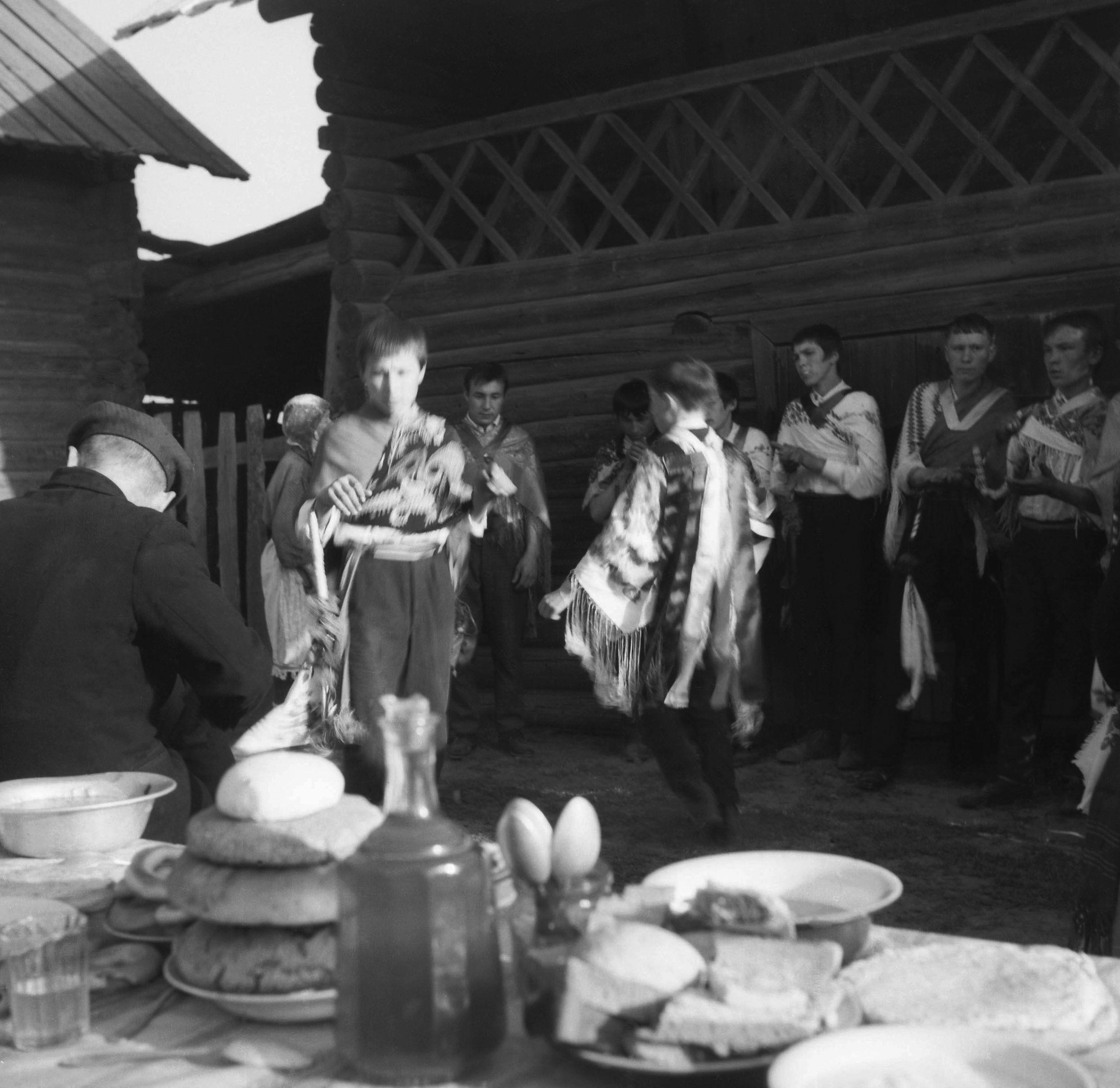 Filmivõtetel Mari küla pulmas – Foto Tõnu Seilenthal
