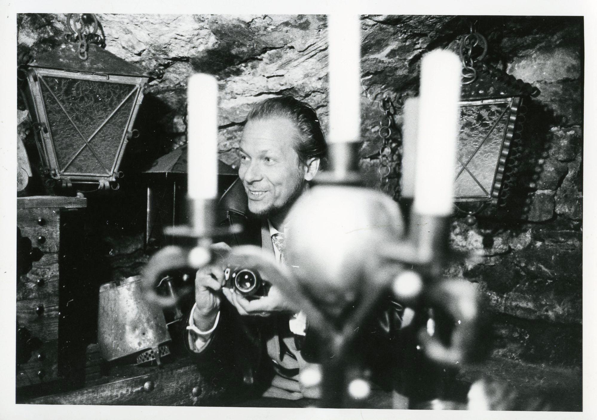 Peeter Tooming Enke keldris Soome-Eesti fotograafide kohtumisel 1972. aastal