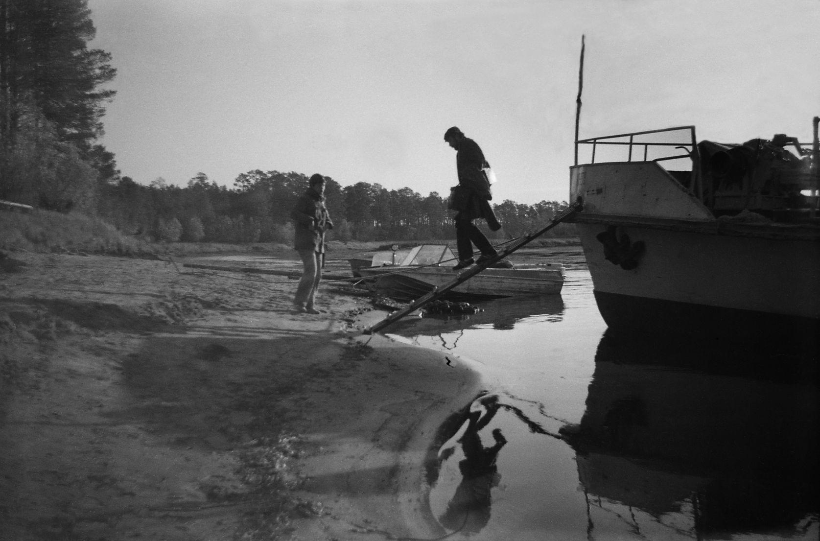 Filmigrupi laevasõit, maastikud, vahepeatus  (1985) - Foto Enn Säde