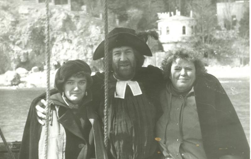 Filmivõtted Jaltas. Monteerija Kersti Miilen, pastor Krolli osatäitja Guido Kangur, grimeerija Aino Lemming - Foto Kadi Talpsepp