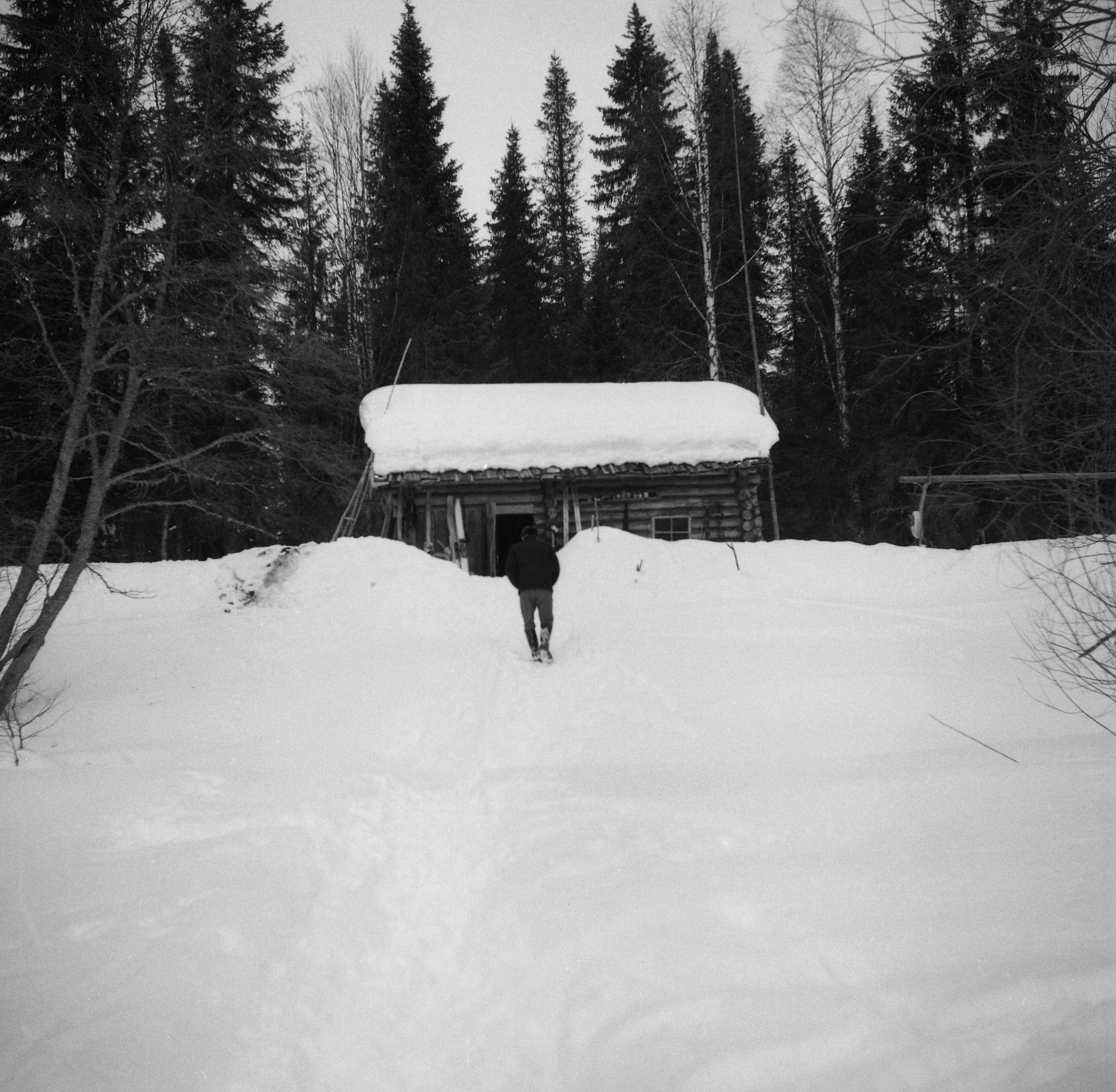 Filmivõtetel Komis - Foto Tõnu Seilenthal