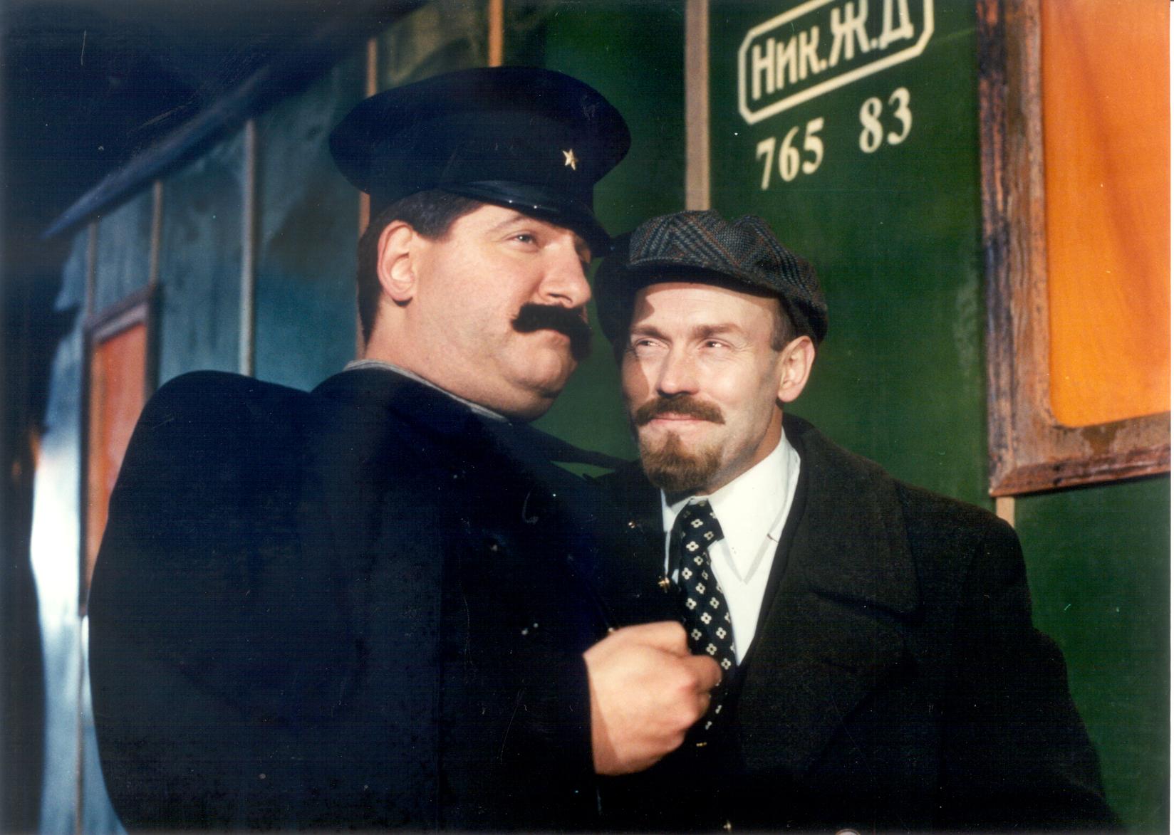 Stalini osas Eduard Toman, Lenini osas Viktor Suhhorukov 