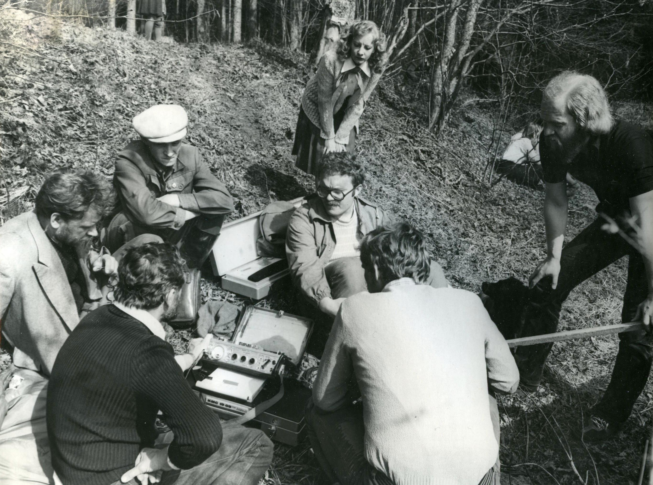 Filmivõtted. Volinik Kukumere osatäitja Arvo Kukumägi, režissöör Peeter Simm, Liina osatäitja Reet Paavel, filmi direktori asetäitja Ants Tomband - Foto Mikk Raude