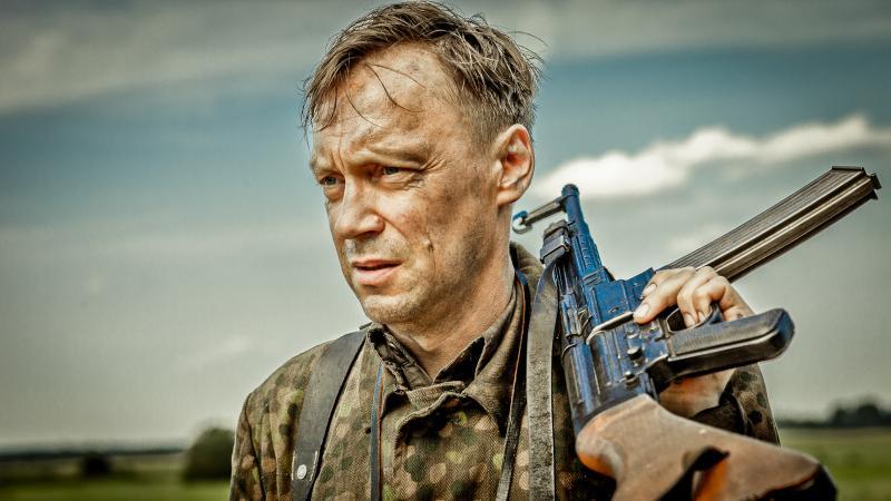 Gert Raudsep mängufilmis 1944 - Foto Andres Teiss - Taska Film, Matila Röhr Productions
