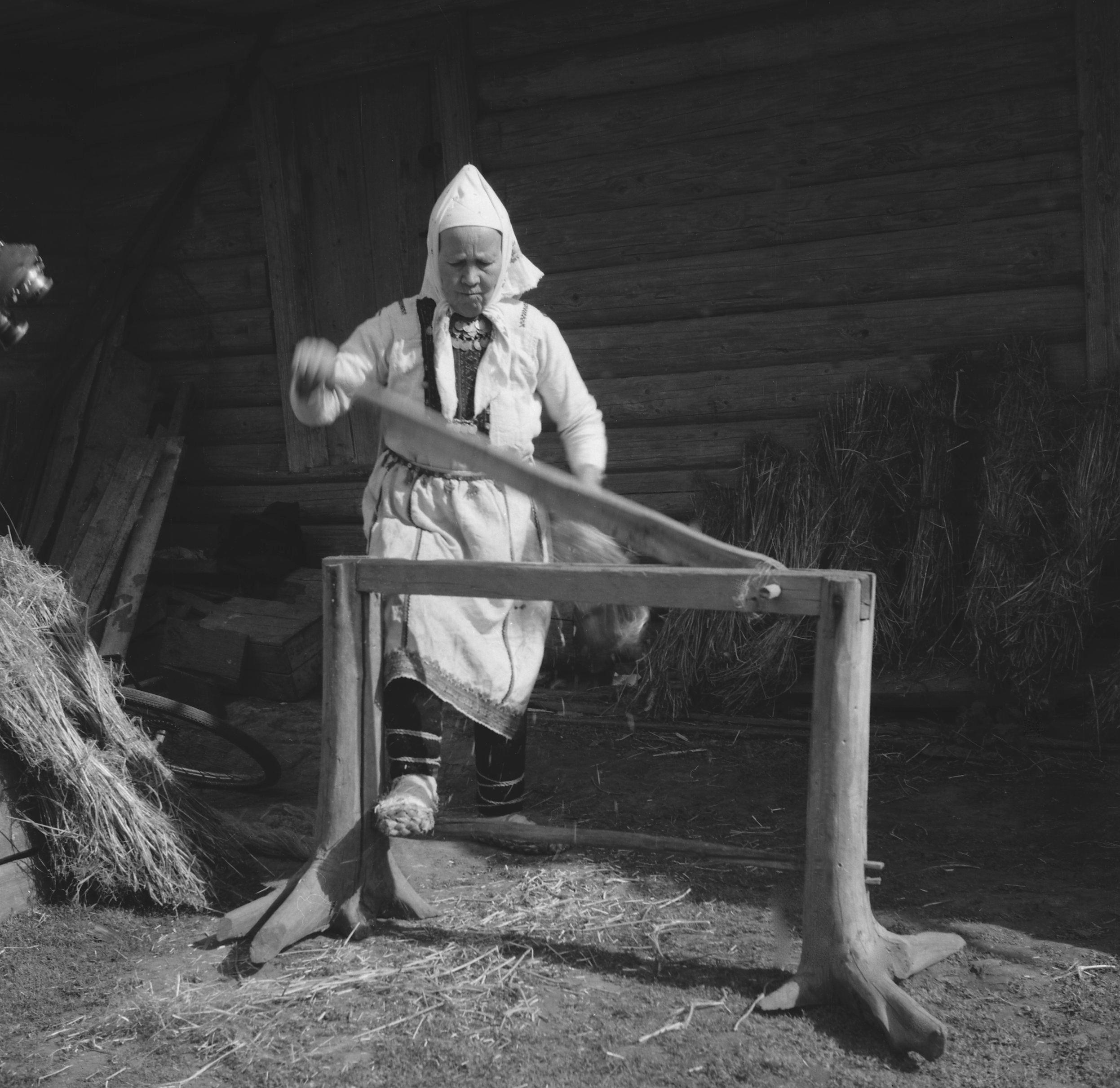 Filmivõtetel Mari külas – Foto Tõnu Seilenthal