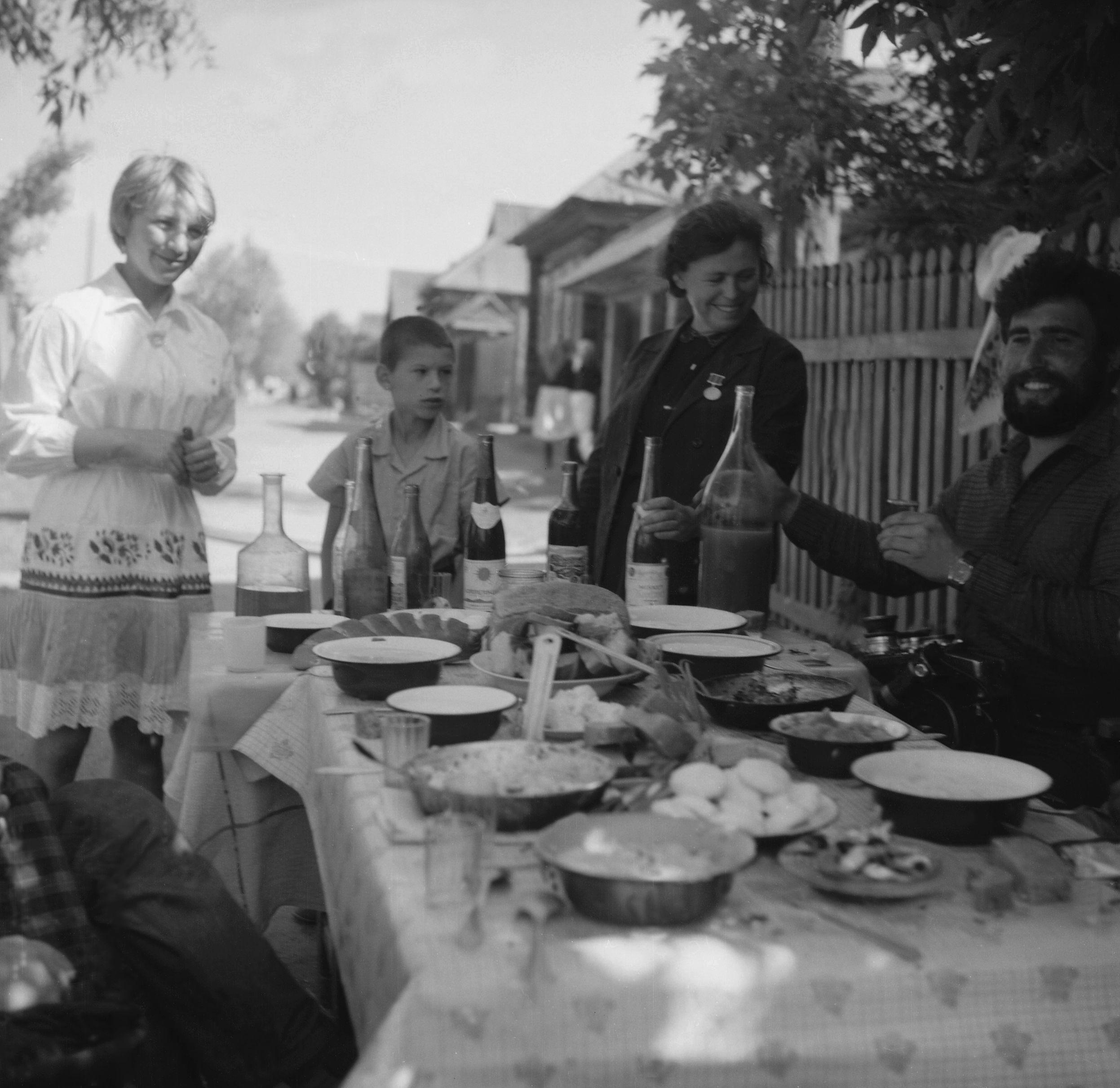 Filmivõtetel Mari külas – Foto Tõnu Seilenthal