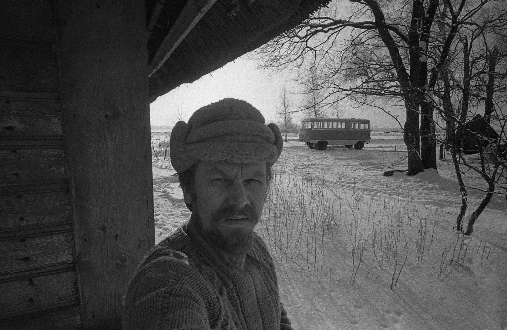 Filmivõtted. Helirežissöör Enn Säde Mihkli-Jaani talus. 