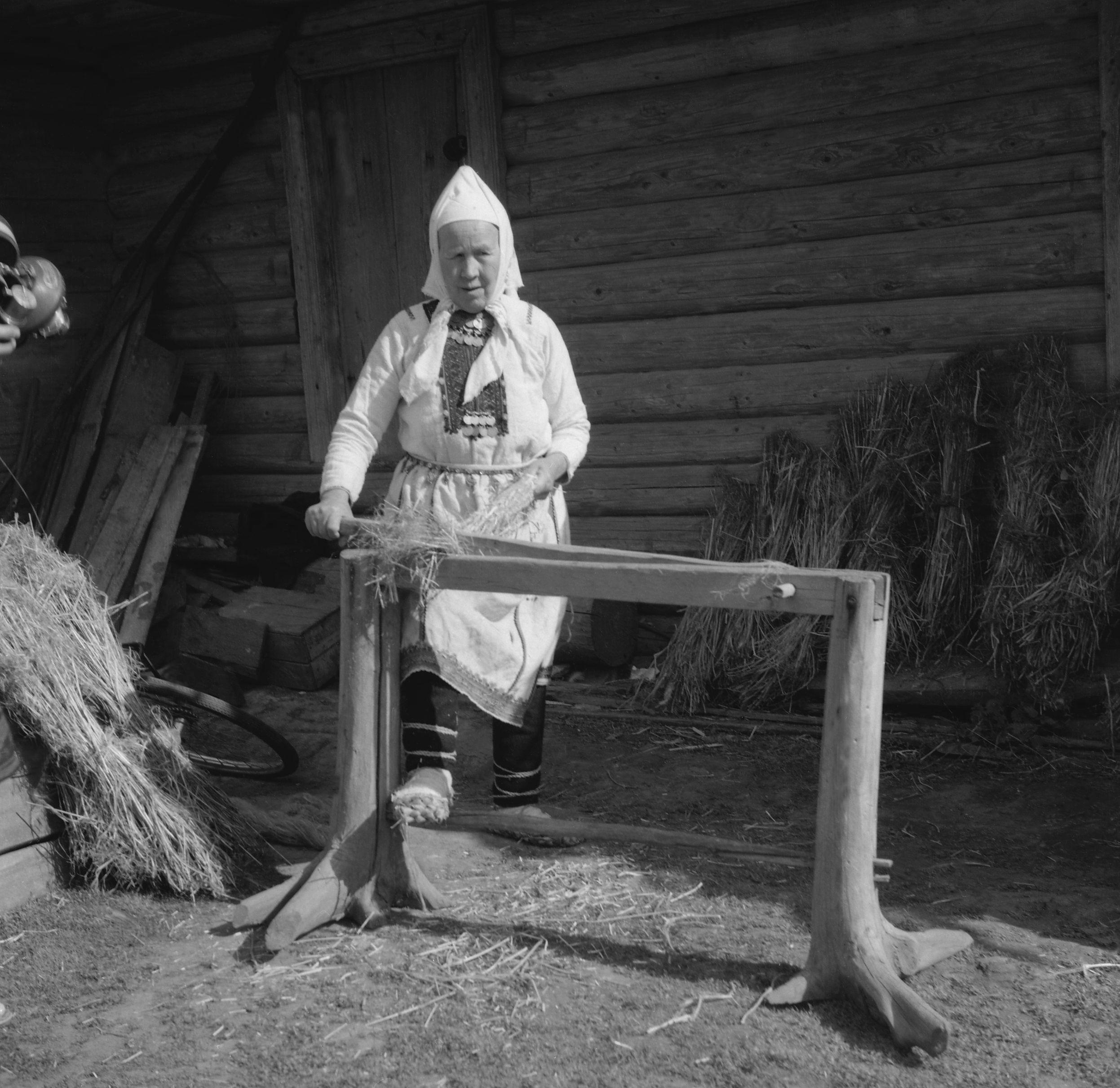 Filmivõtetel Mari külas – Foto Tõnu Seilenthal