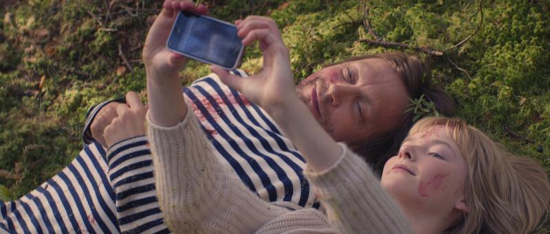 Gert Raudsep ja Maris Nõlvak mängufilmis Kirsitubakas (2014) - Kuukulgur Film