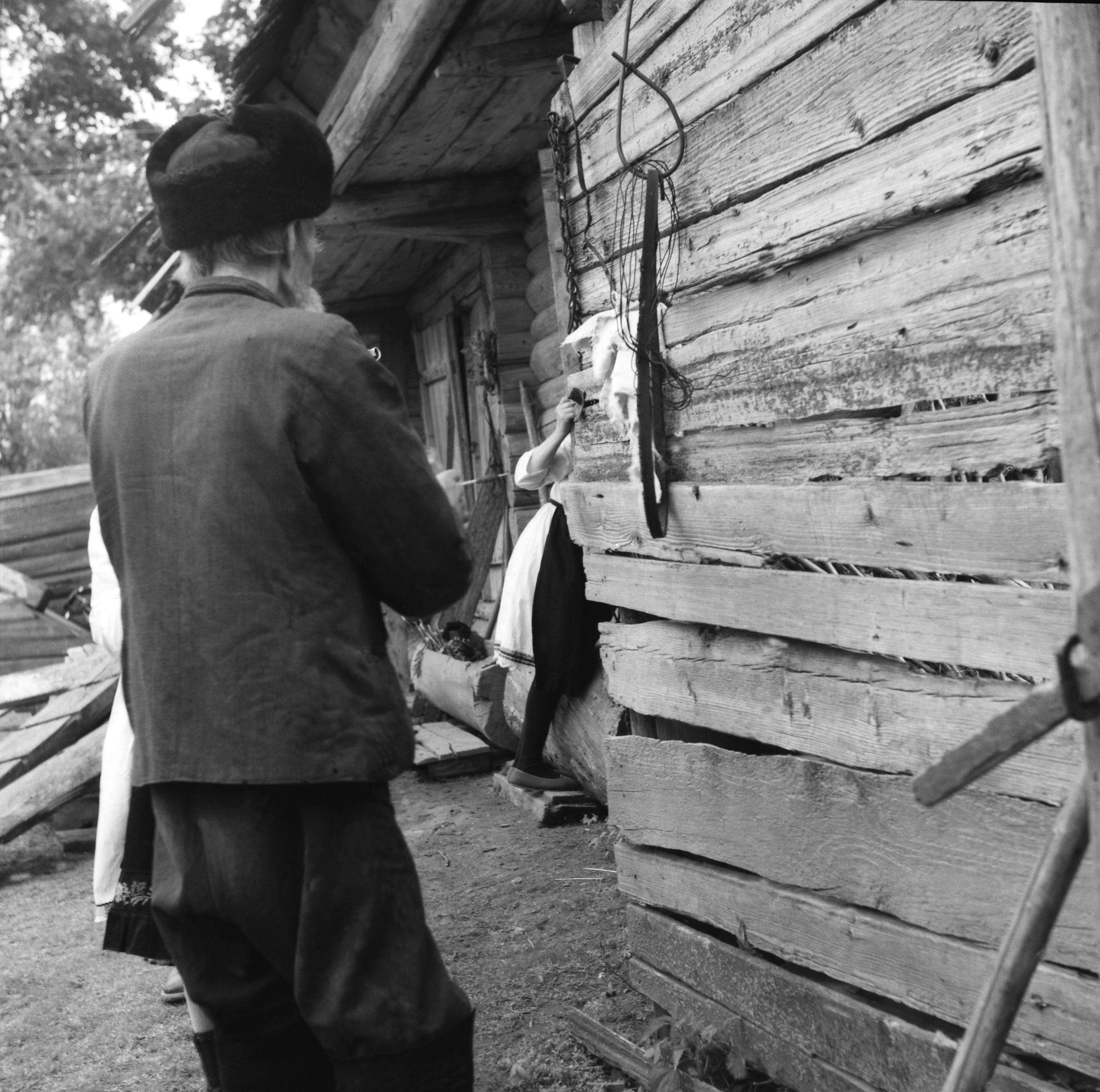 Filmivõtetel Mari külas – Foto Tõnu Seilenthal
