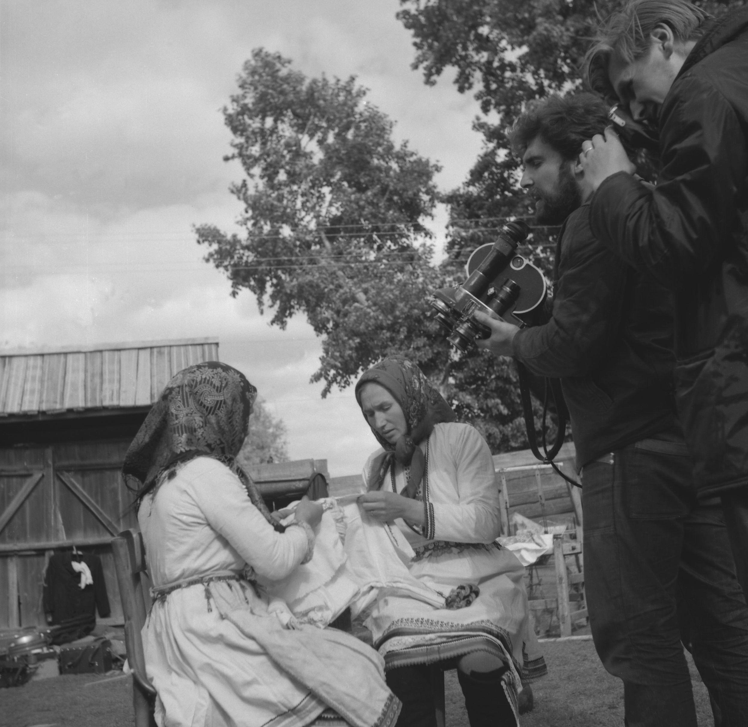 Filmivõtetel Mari külas – Foto Tõnu Seilenthal