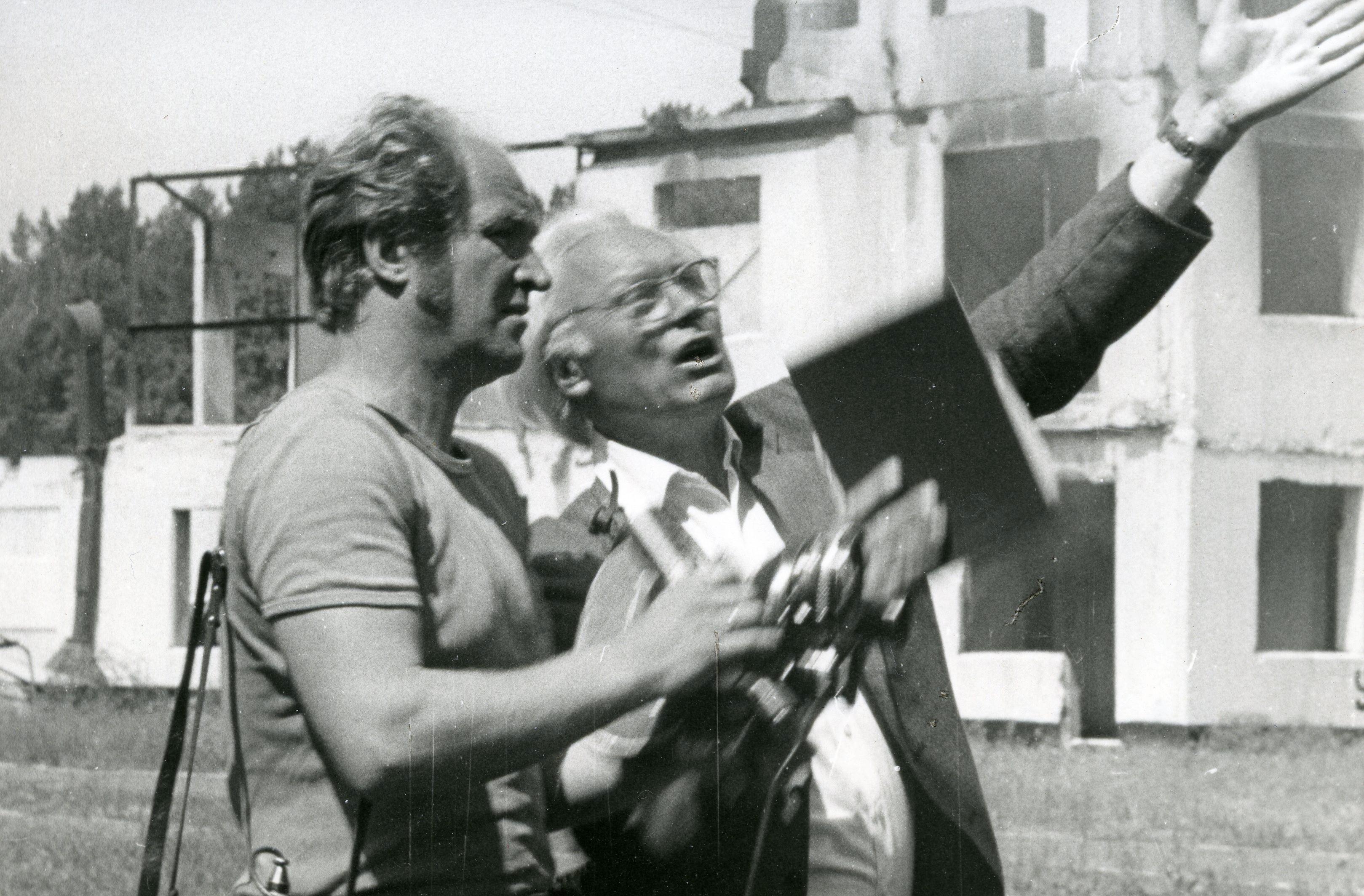 Operaator Mihkel Ratas ja režissöör Vitali Gorbunov Tallinnfilmi tellimusfilmi „Tulestiihia vastu“ võtetel Kiievis 1984. aastal