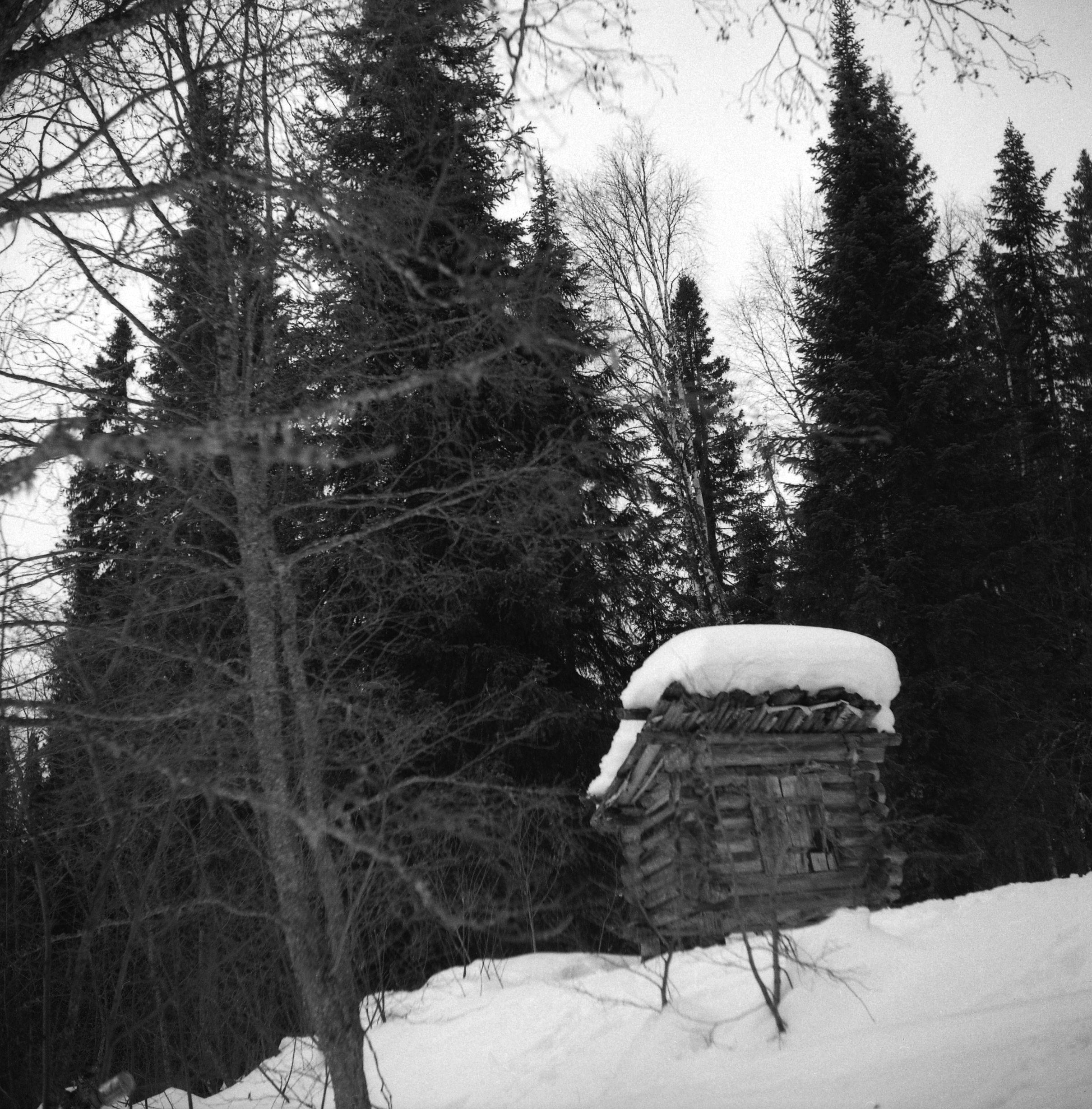 Filmivõtetel Komis - Foto Tõnu Seilenthal