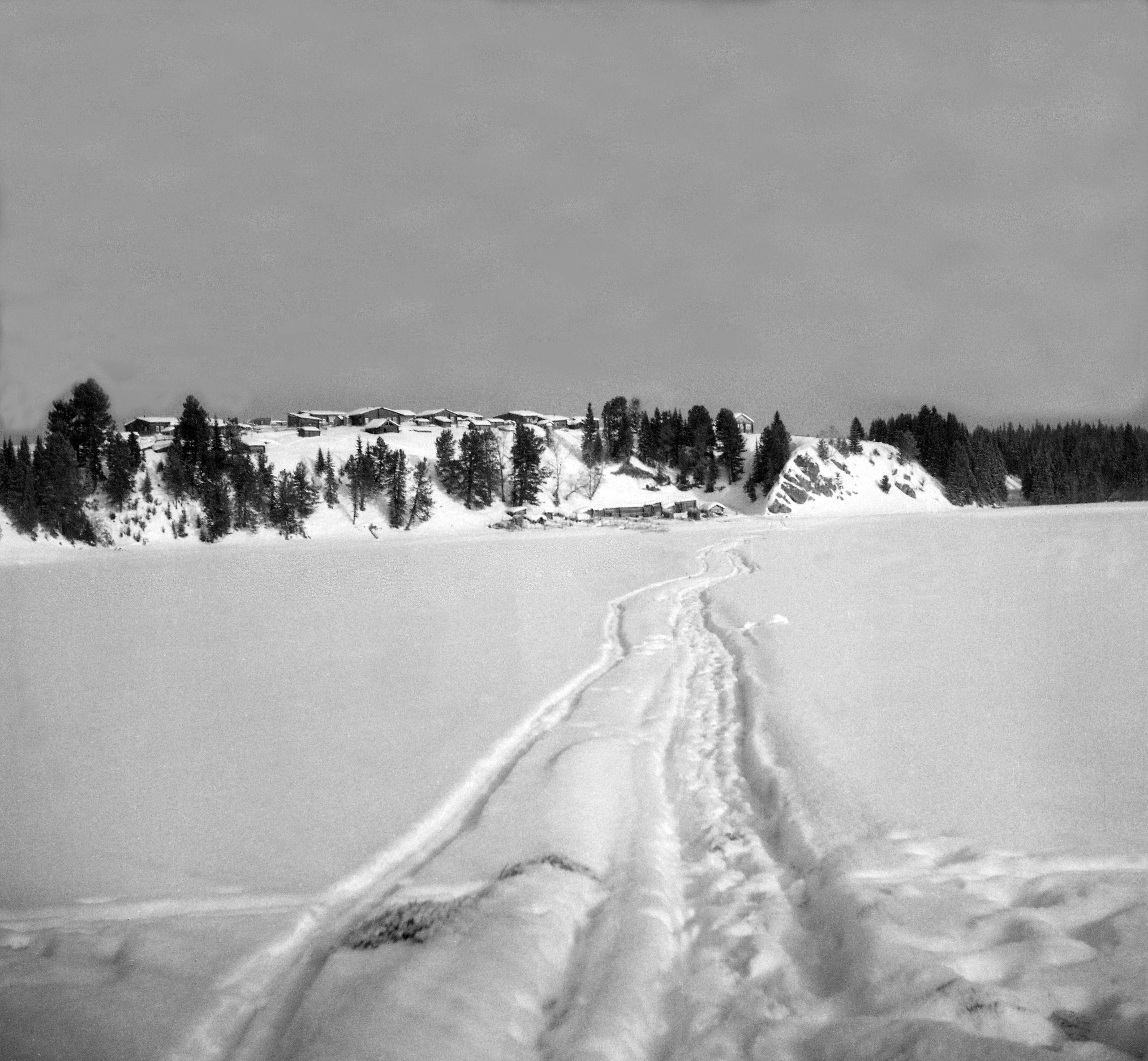 Filmivõtetel Komis - Foto Tõnu Seilenthal