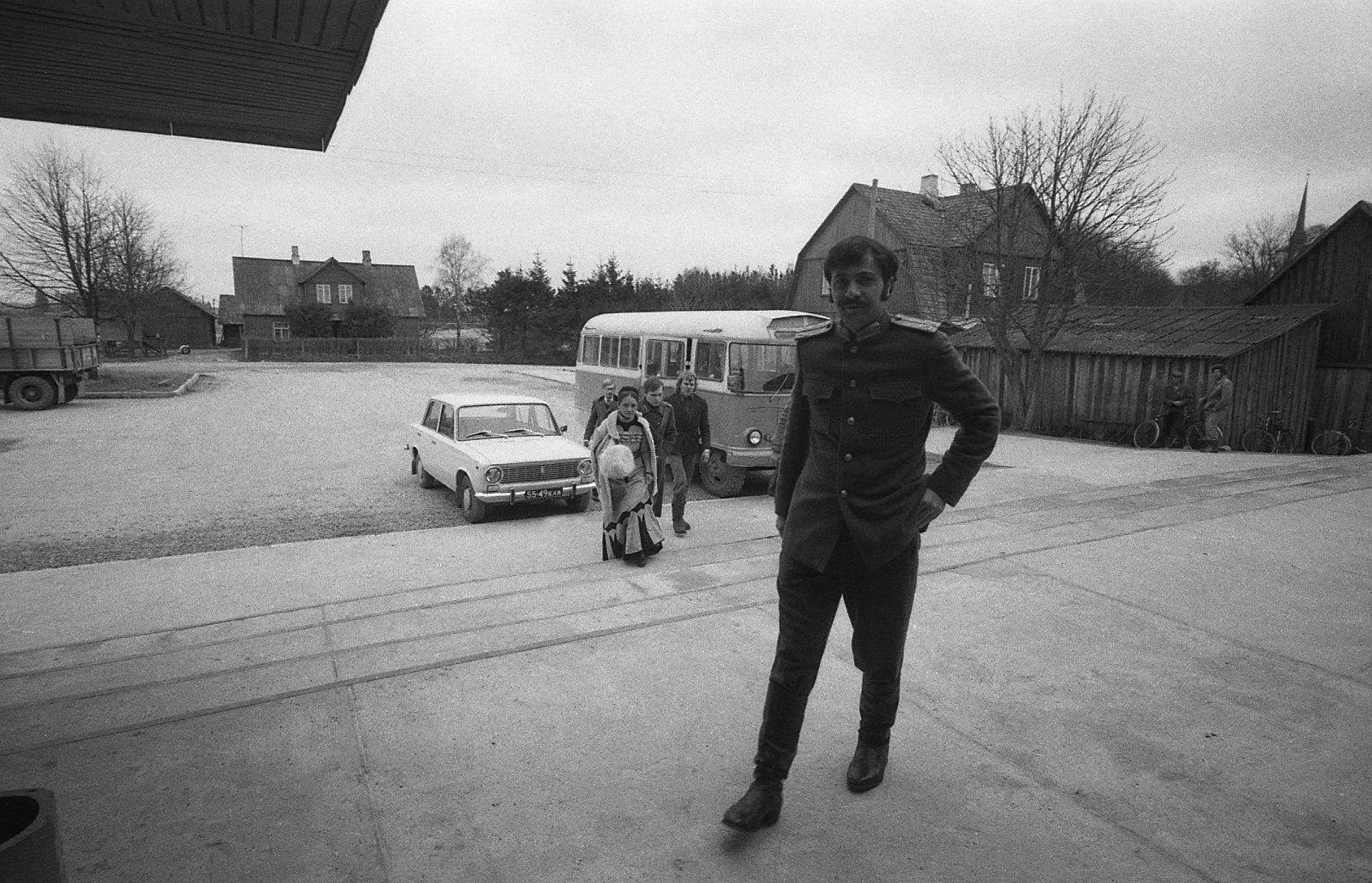 Filmigrupi lõunapaus Lihulas.