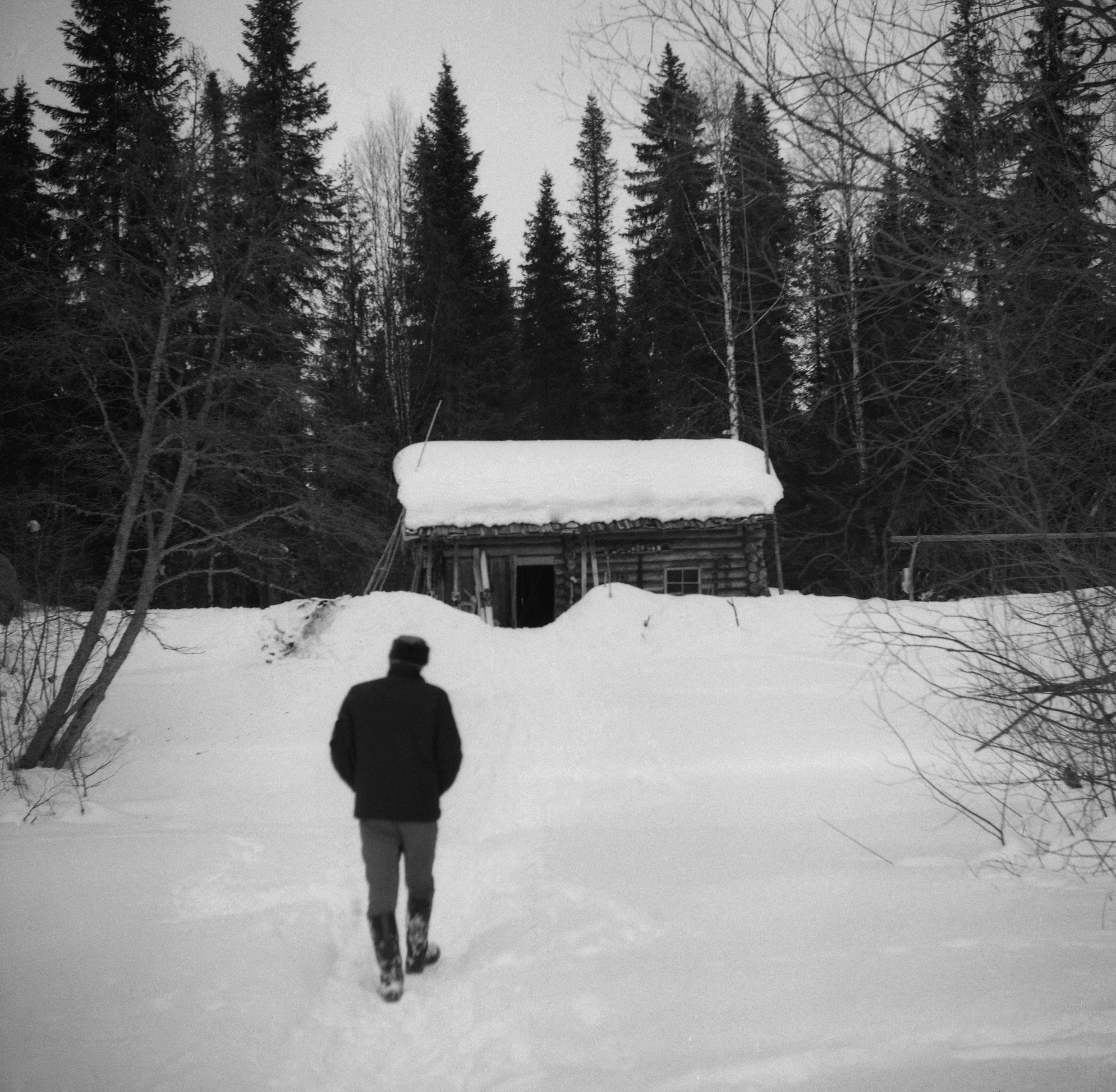 Filmivõtetel Komis - Foto Tõnu Seilenthal