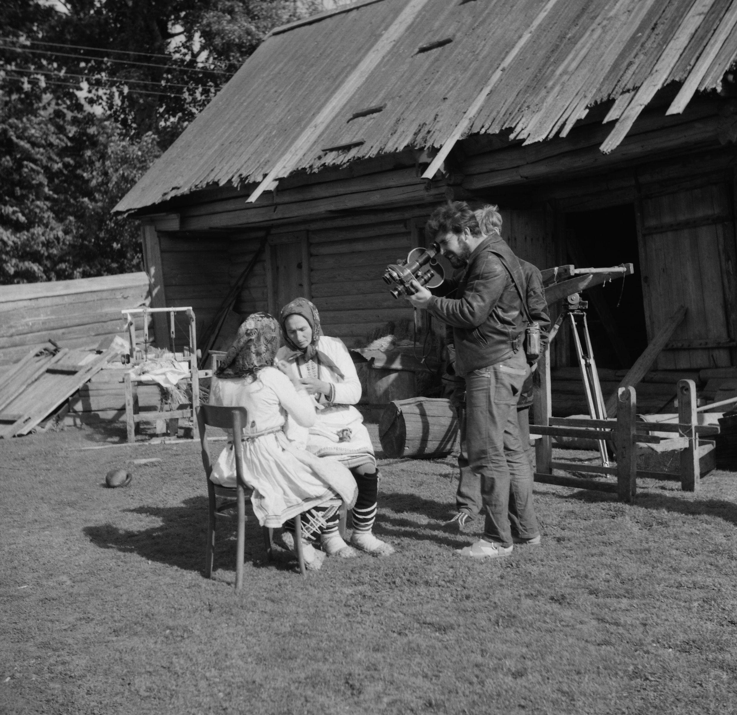 Filmivõtetel Mari külas – Foto Tõnu Seilenthal