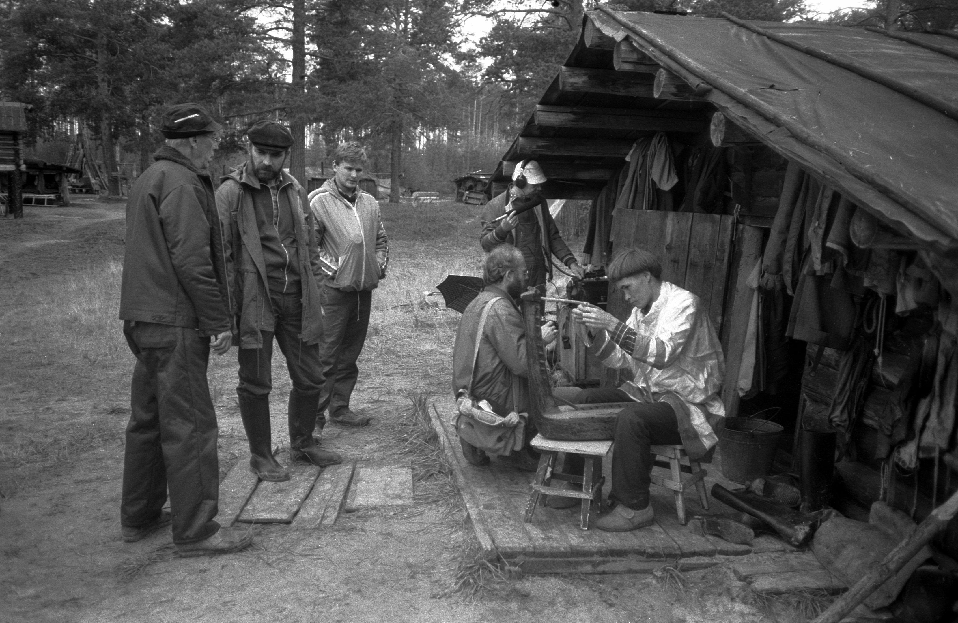Filmigrupp hantide argipäevas (1988)