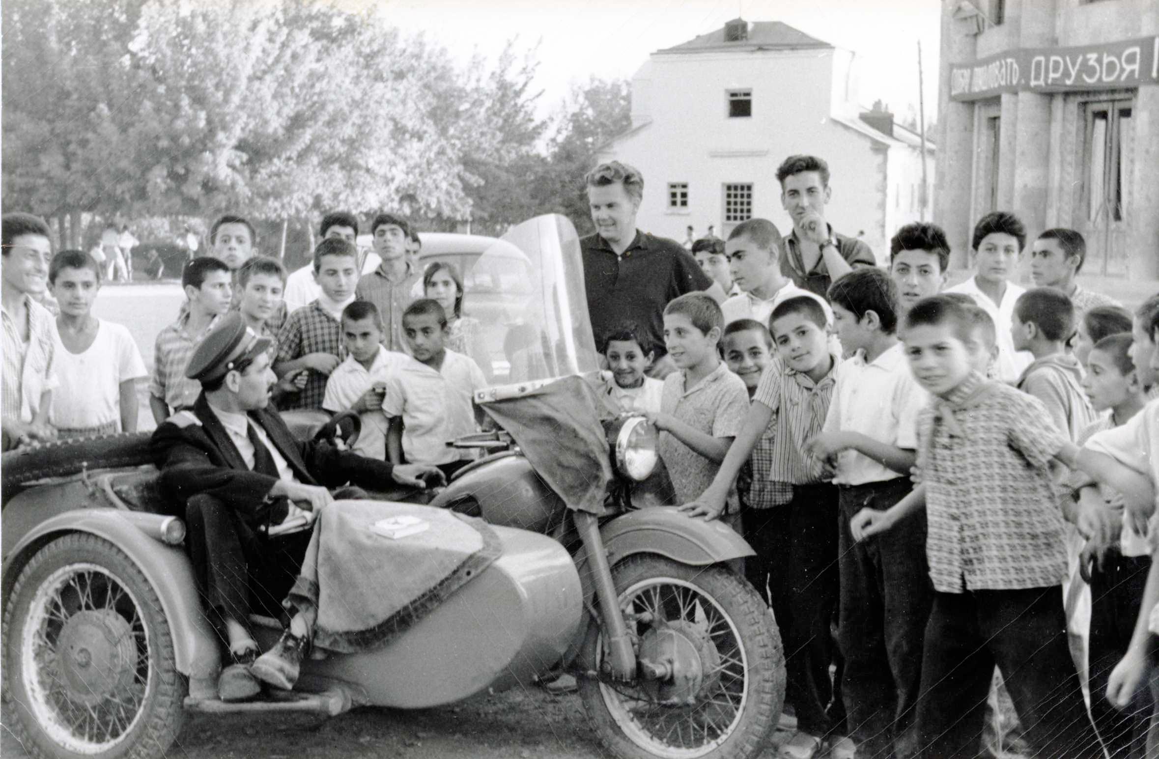 Peedu Ojamaa ja Toivo Juhkum Eesti NSV kunstidekaadil Armeenias 1964. aasta oktoobris