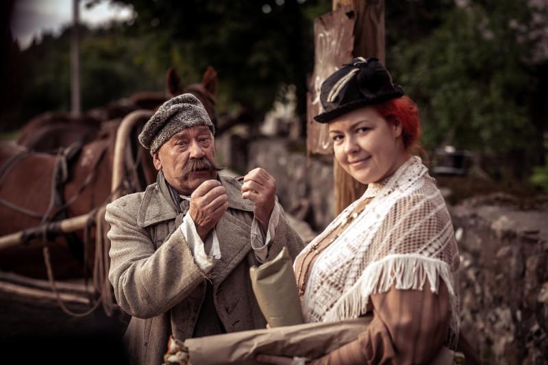 Tõnu Kark ja Meelike Kruusamäe mängufilmis Johannes Pääsukese tõeline elu (2019) - Foto Heikki Leis - Kopli Kinokompanii
