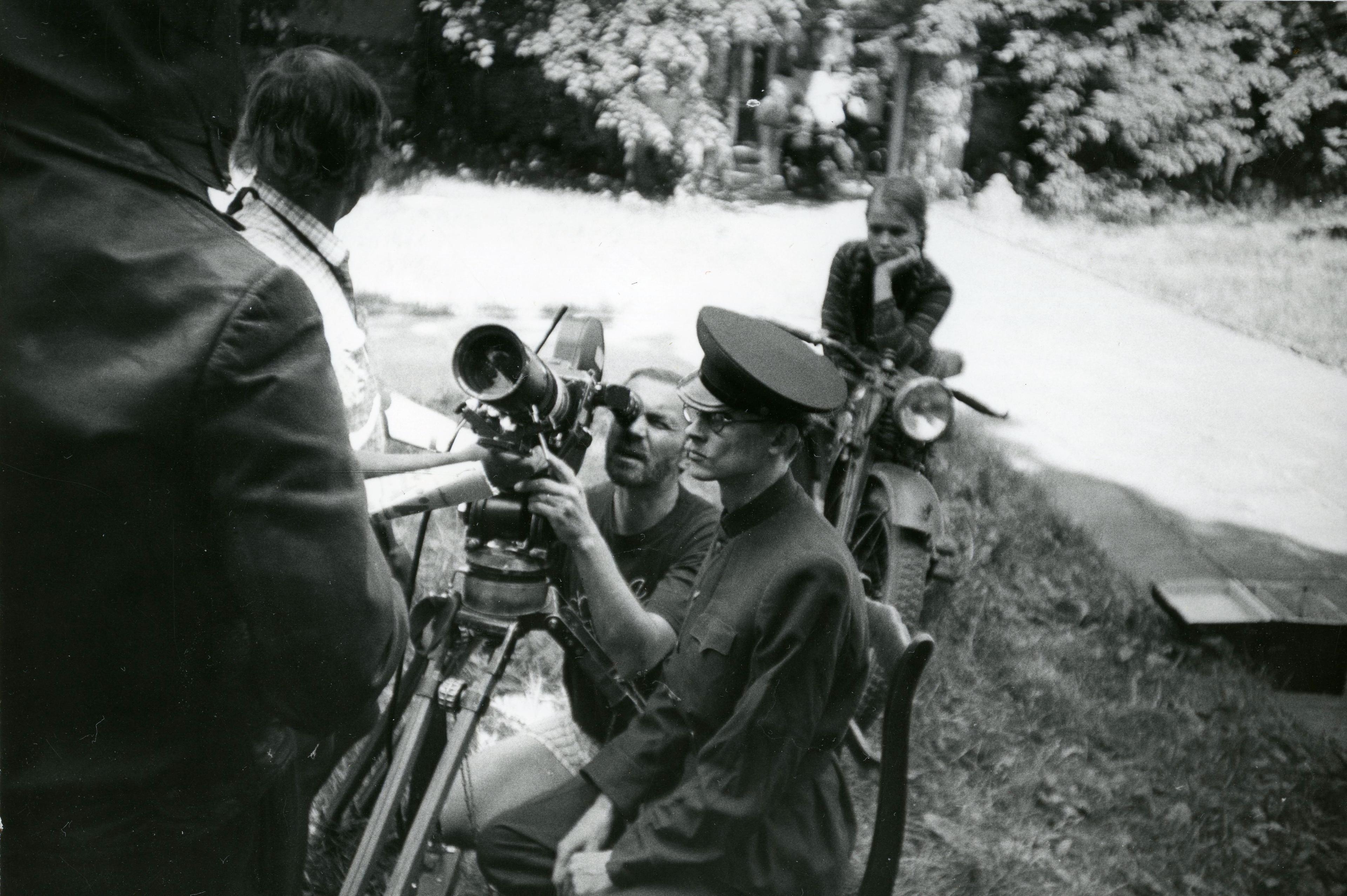 Filmivõtetel - Keskel operaator Ago Ruus