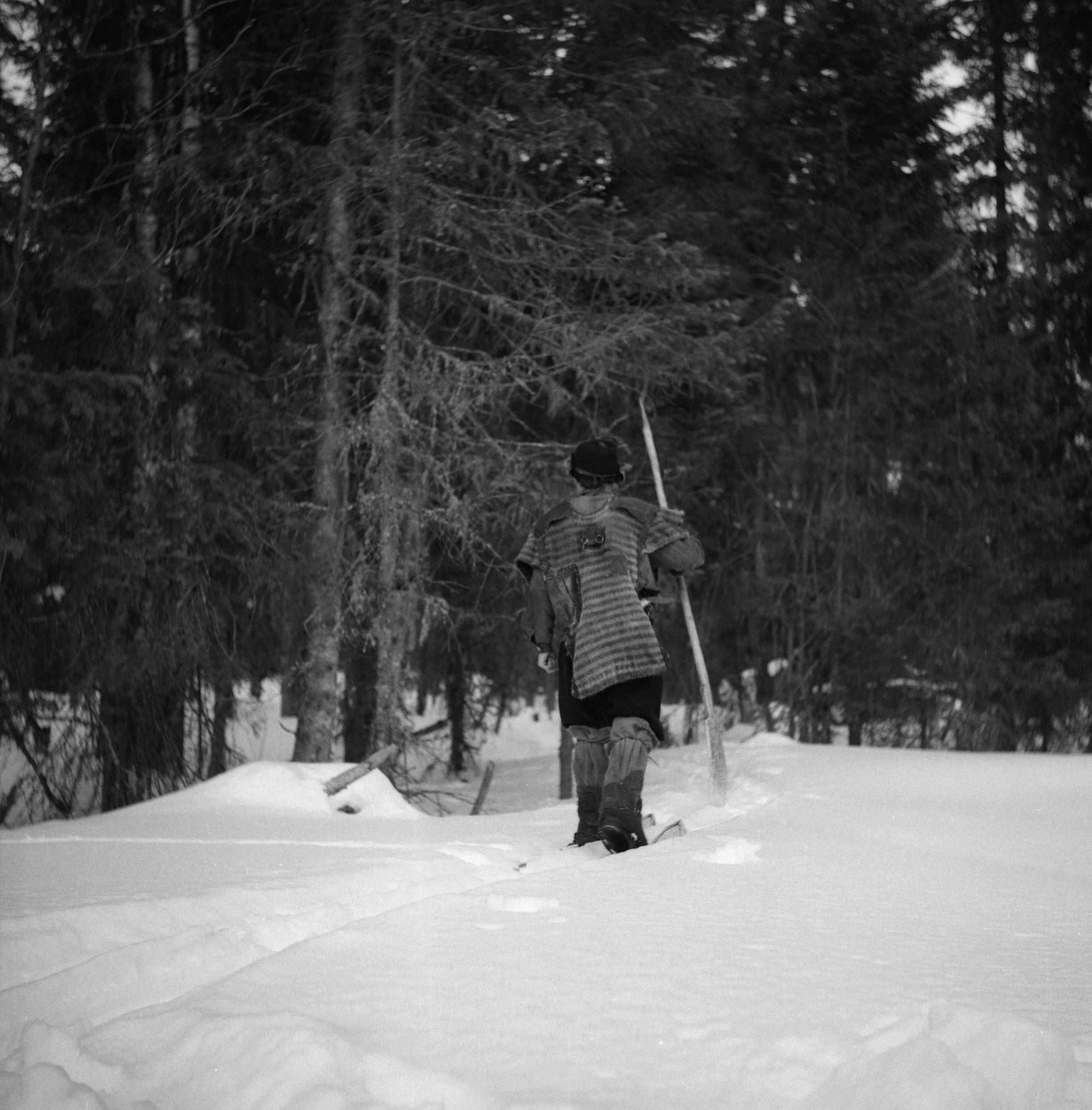 Filmivõtetel Komis - Foto Tõnu Seilenthal
