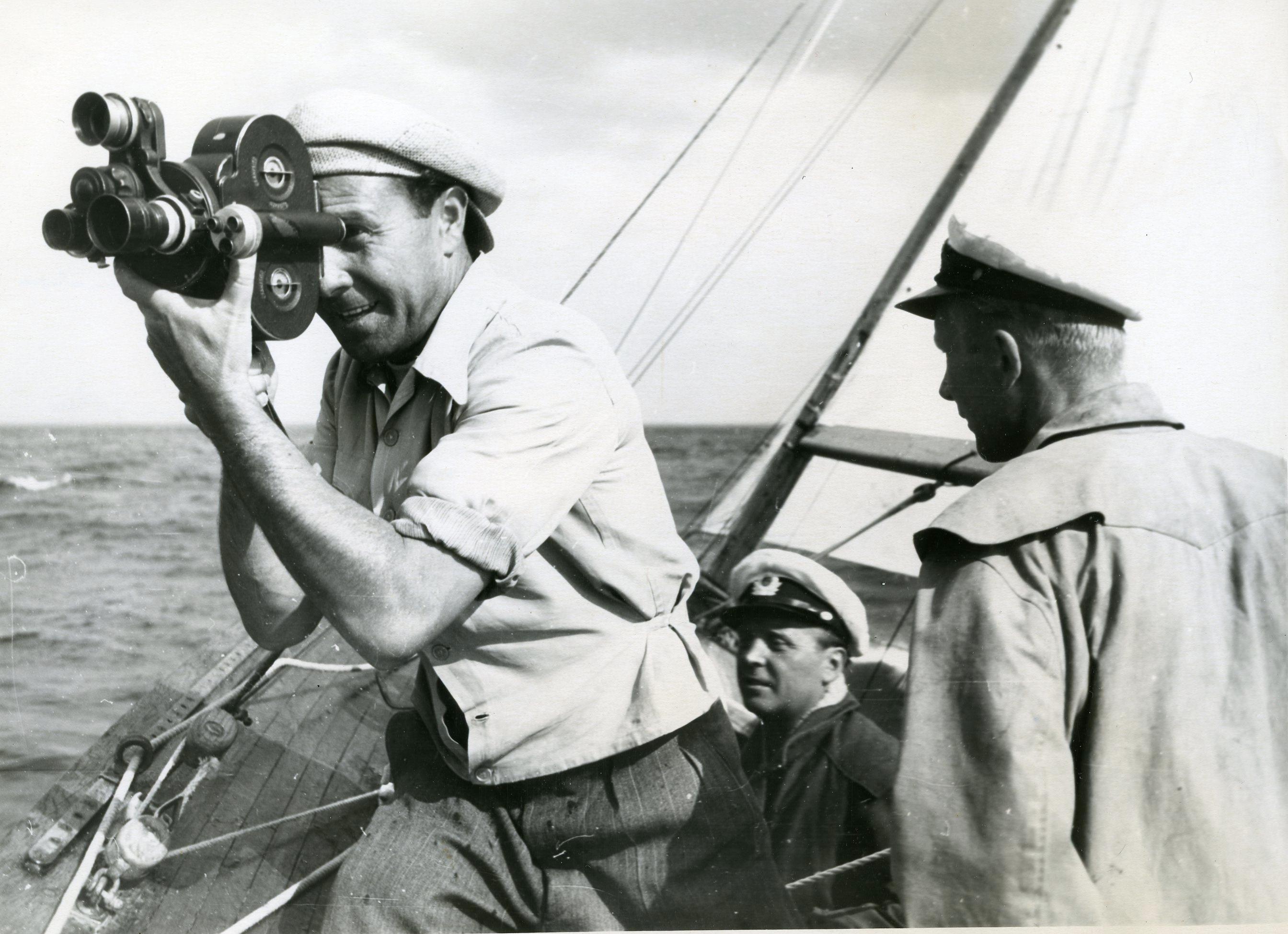 Filmivõtetel  Pirital (september 1955) - operaator Semjon Školnikov , episoodilises rollis Oti Vasemaa, filmi konsultant Olev Eensalu - 
 Foto Armin Alla
