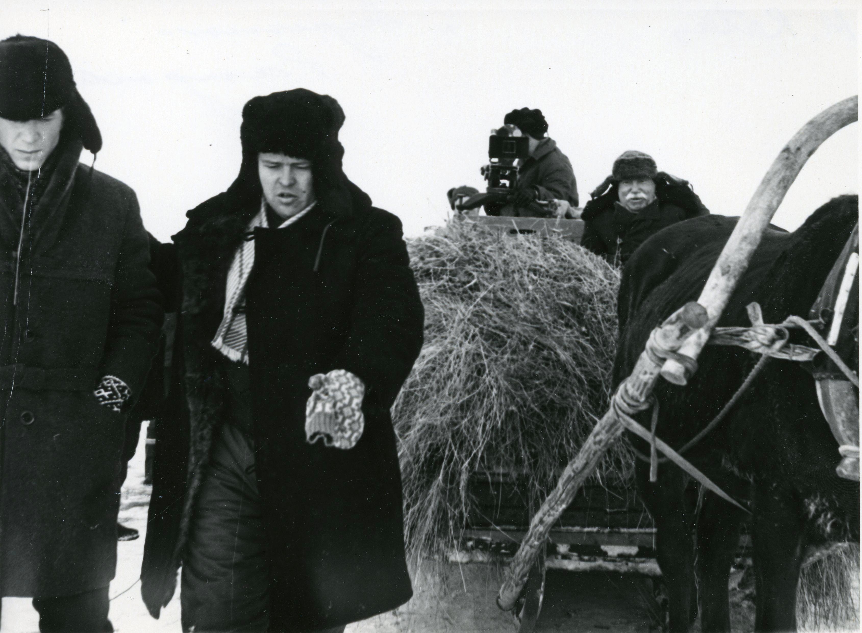 Filmivõtted Pangodis. Erik Kruusi osatäitja Endrik Kerge, režissöör Veljo Käsper