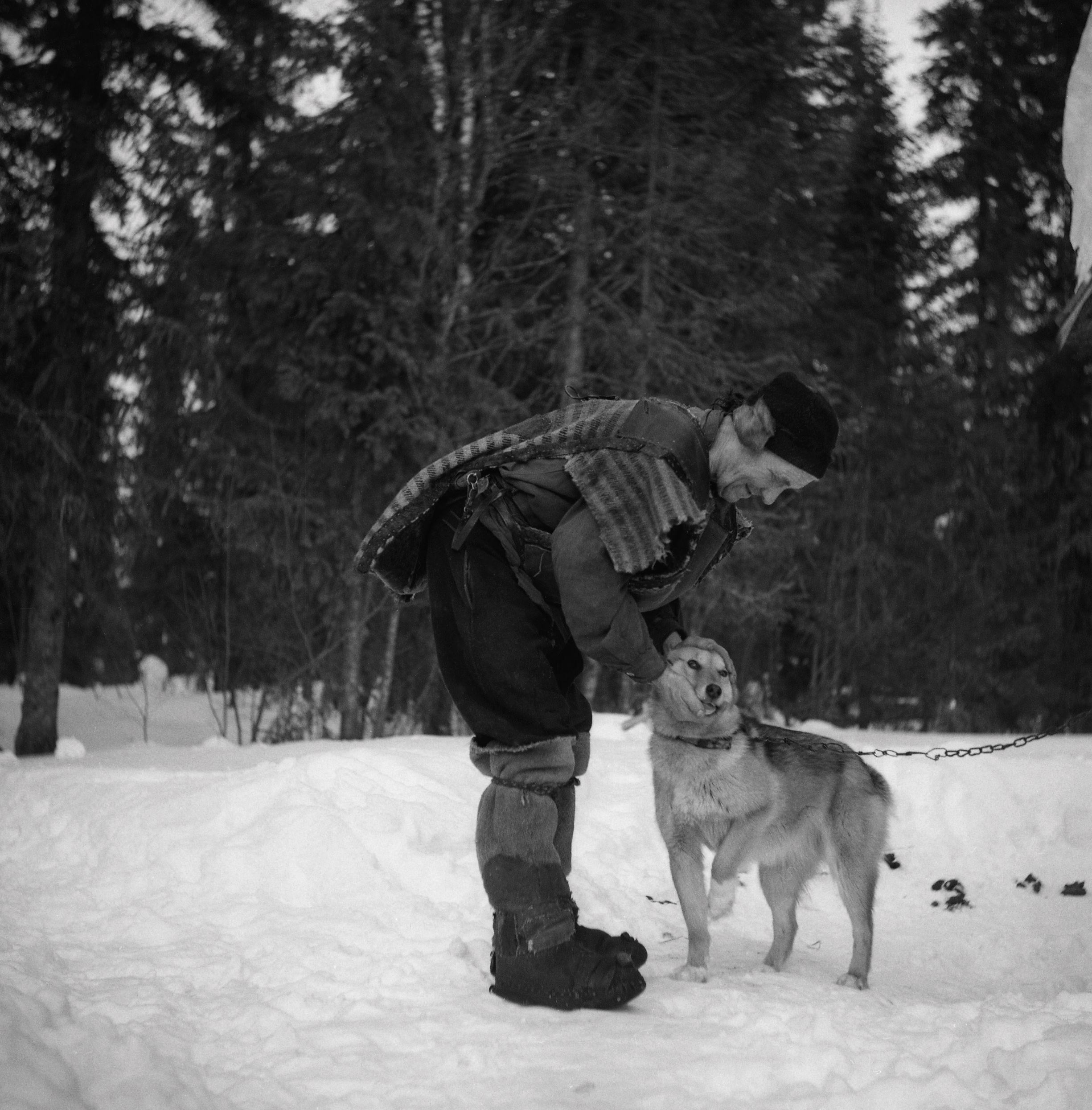 Filmivõtetel Komis - Foto Tõnu Seilenthal