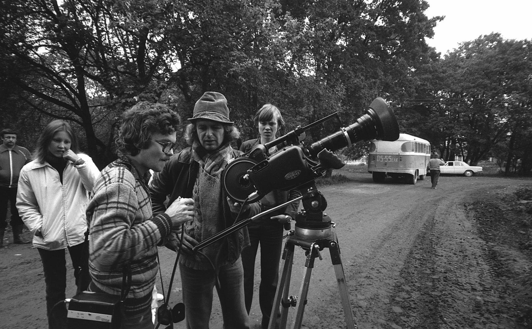 Filmivõtetel Matsalus. Kaamera taga režissöör-operaator Mark Soosaar, ees operaatori assisent Kalle Jürgens.