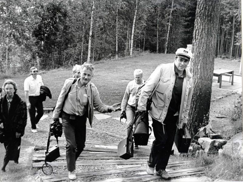 Filmivõtetel Savonlinnas (1987). Esiplaanil dirigent Eri Klas, keskel Andres Sööt