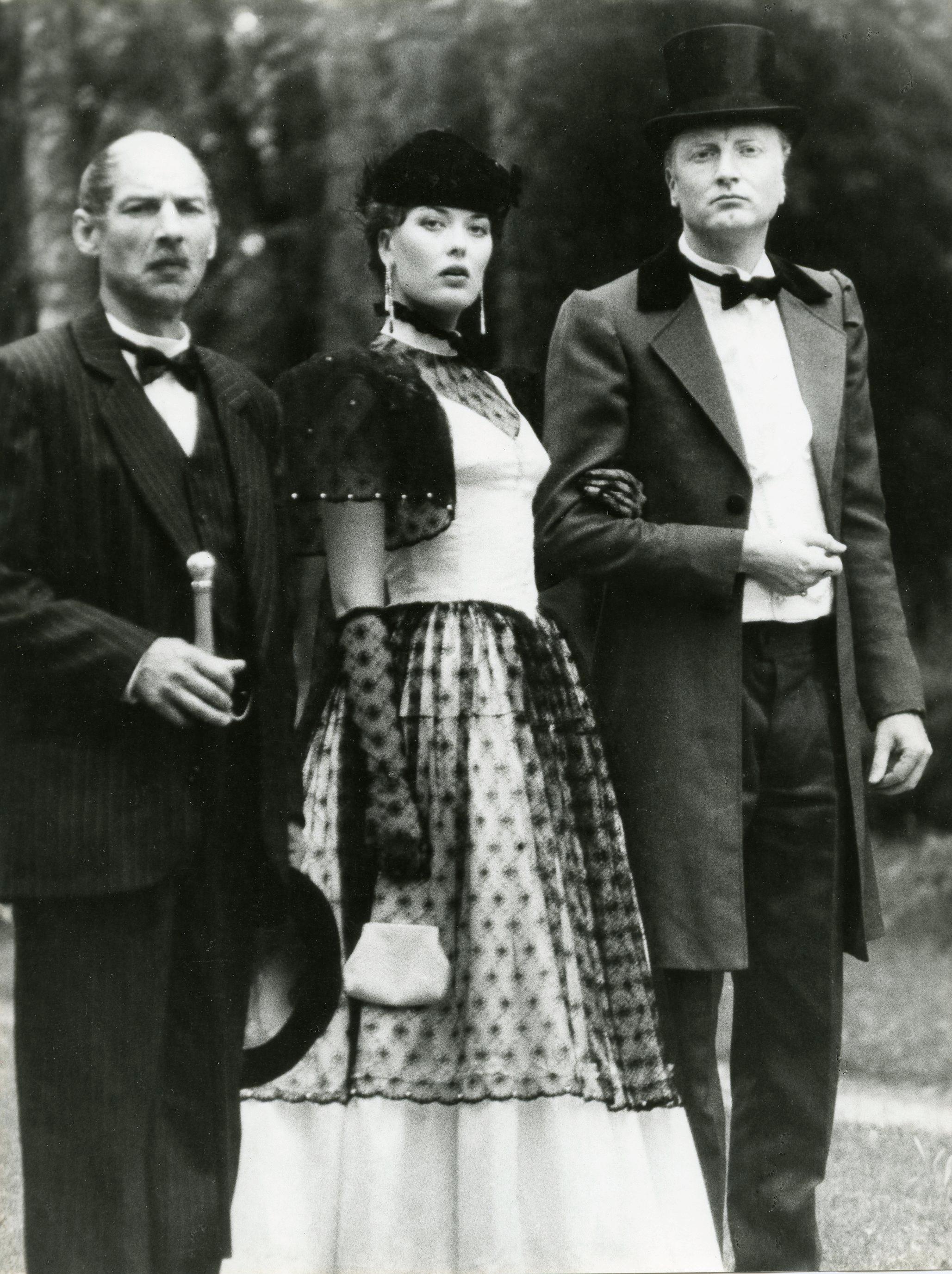Krahv von Rellingshauseni osas Väino Laes, Evelini osas Merle Palmiste, parun von Stocki osas Marian Wolf